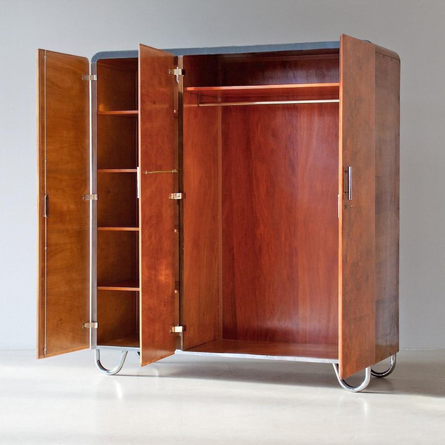 Art Deco-Streamline 3-Door Wardrobe, Chrome-Plated Metal, Walnut Veneer, c 1935 In Good Condition In Berlin, DE