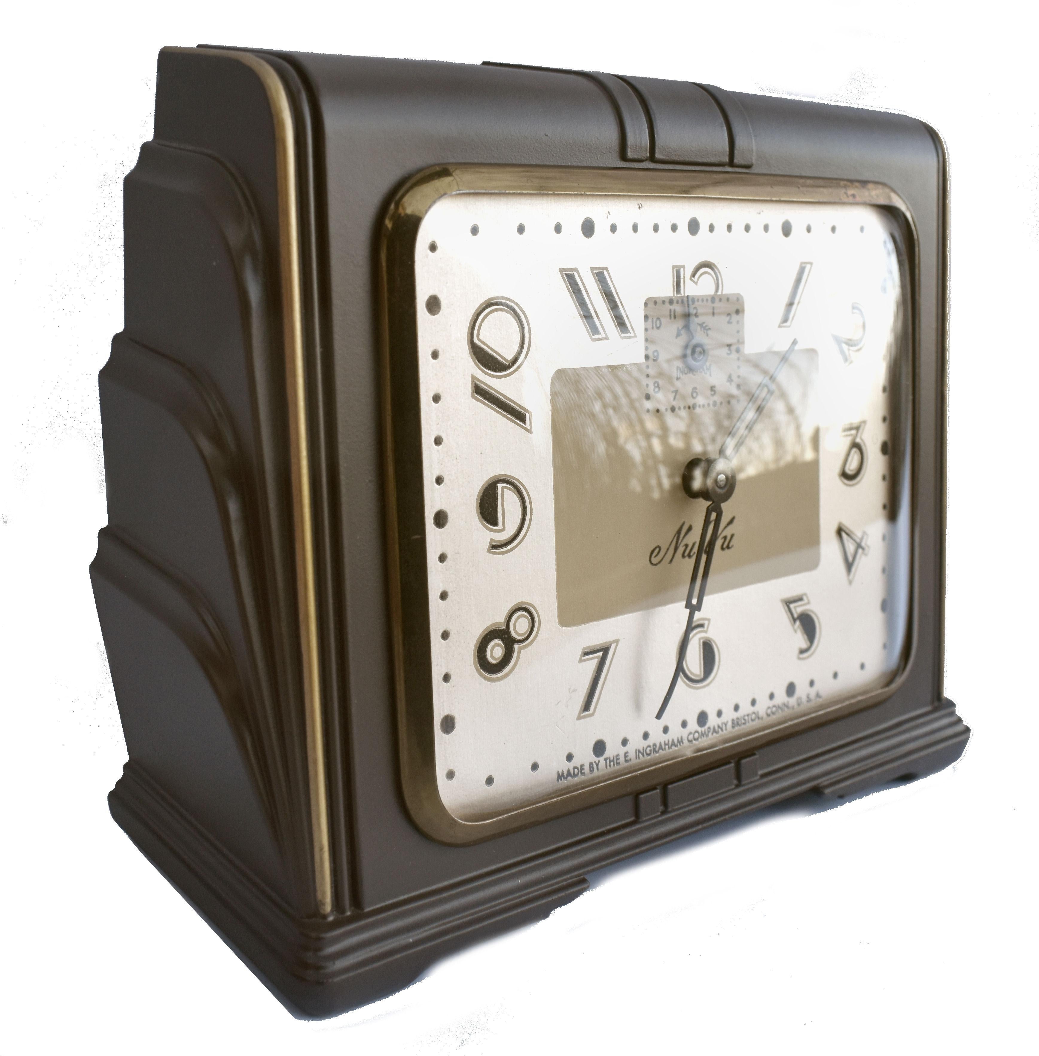 Amerikanische Art-Déco-Streamline-Uhr, um 1942 im Angebot 2