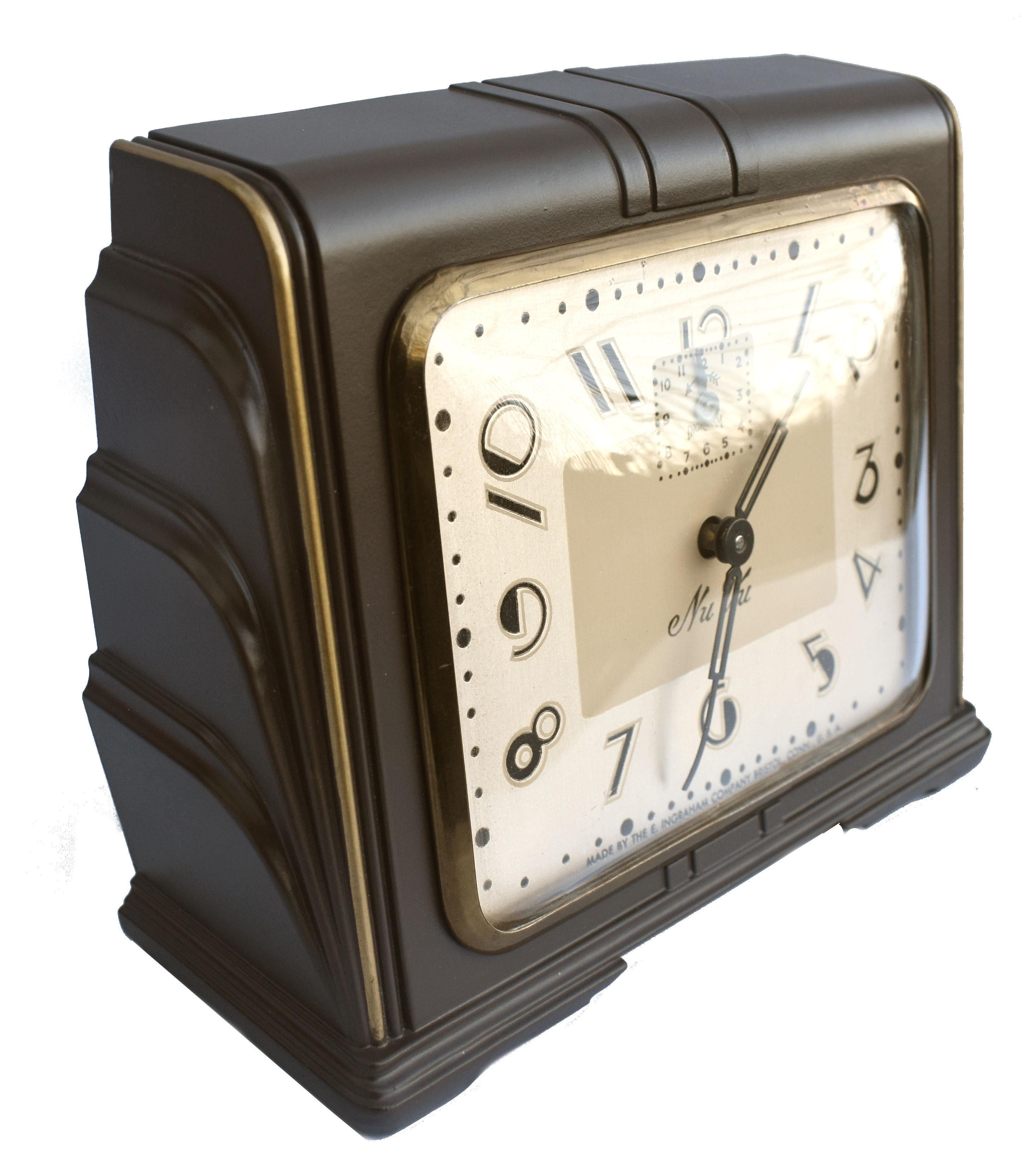 Amerikanische Art-Déco-Streamline-Uhr, um 1942 im Angebot 4