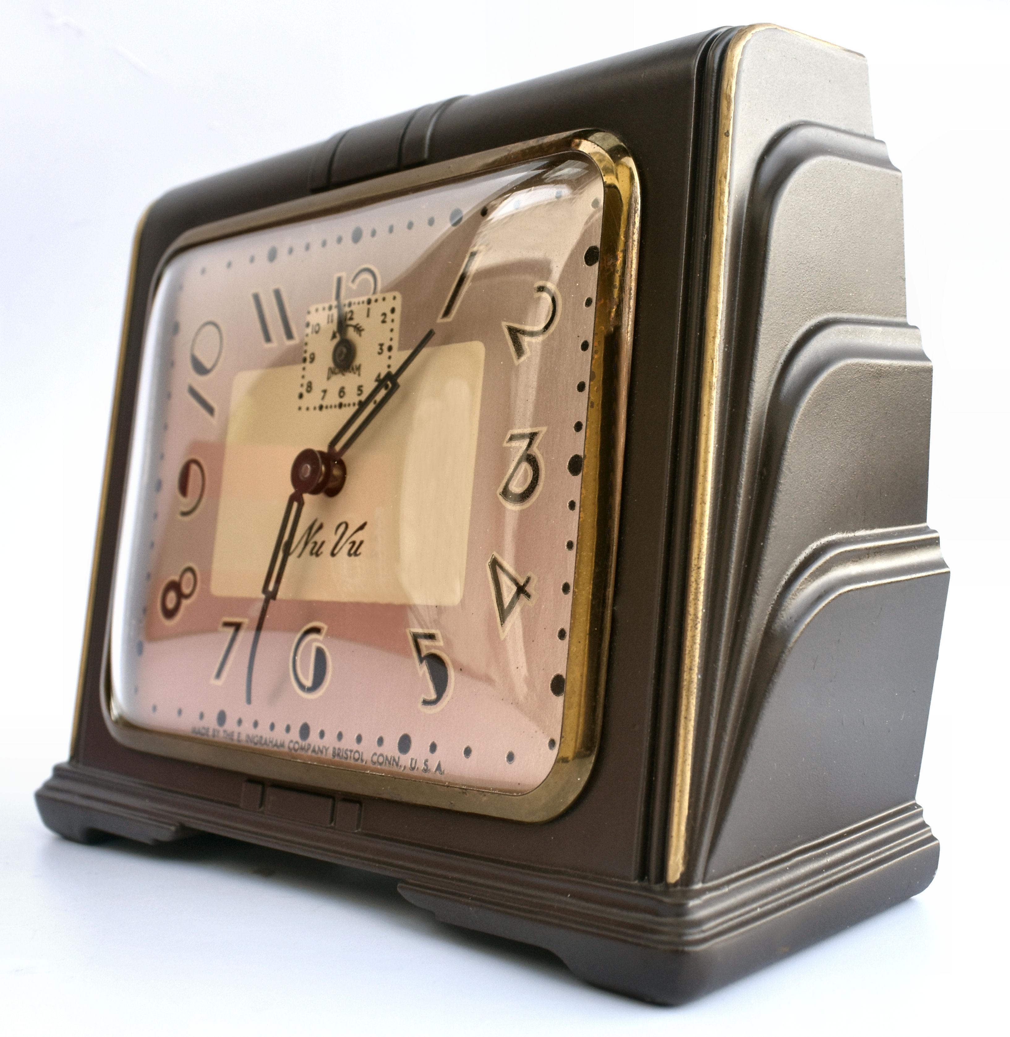 North American Art Deco Streamline American Clock, c1942 For Sale