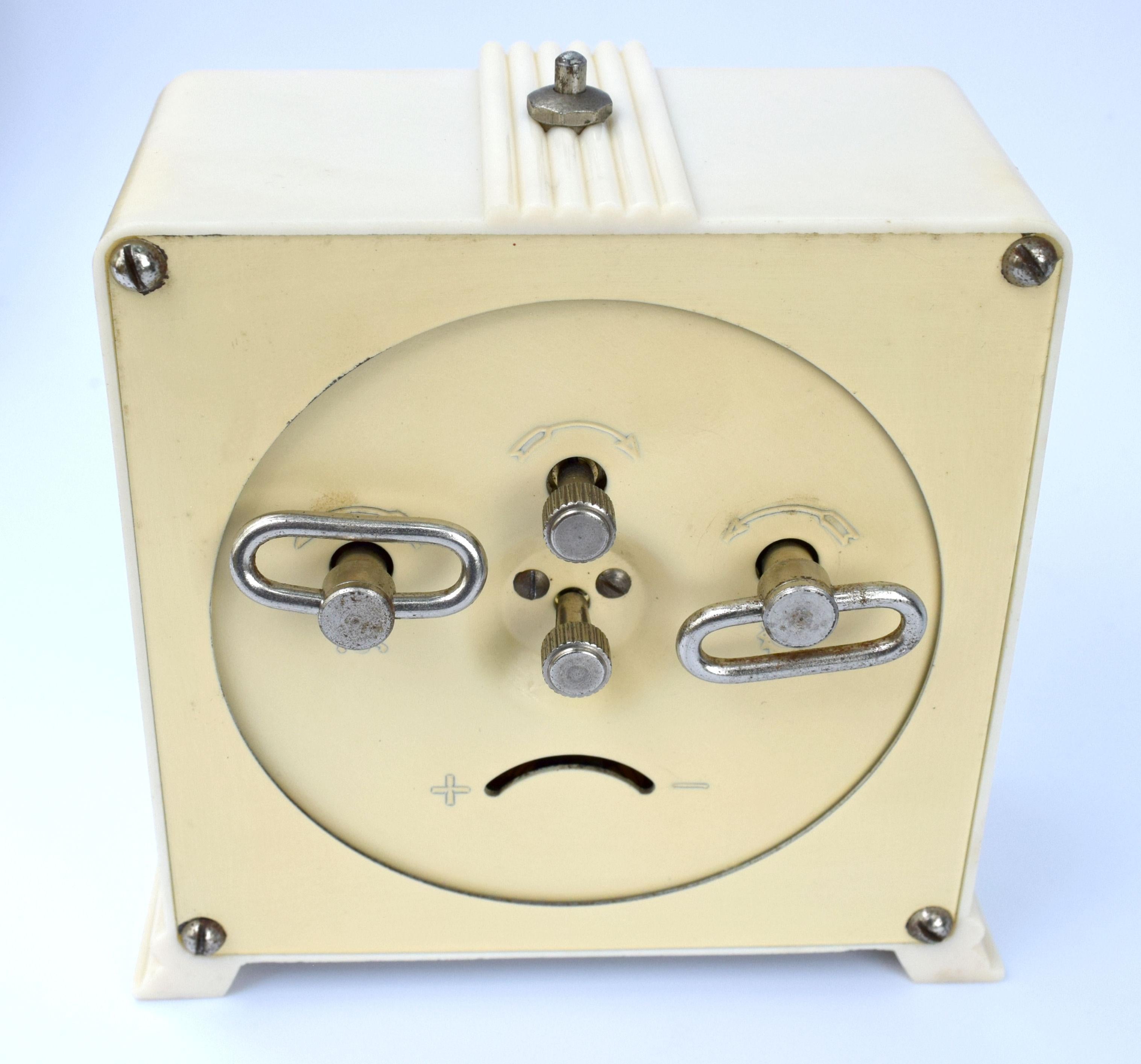 Art Deco Streamline Cream Bakelite Alarm Clock by Japy, circa 1930 In Good Condition In Devon, England