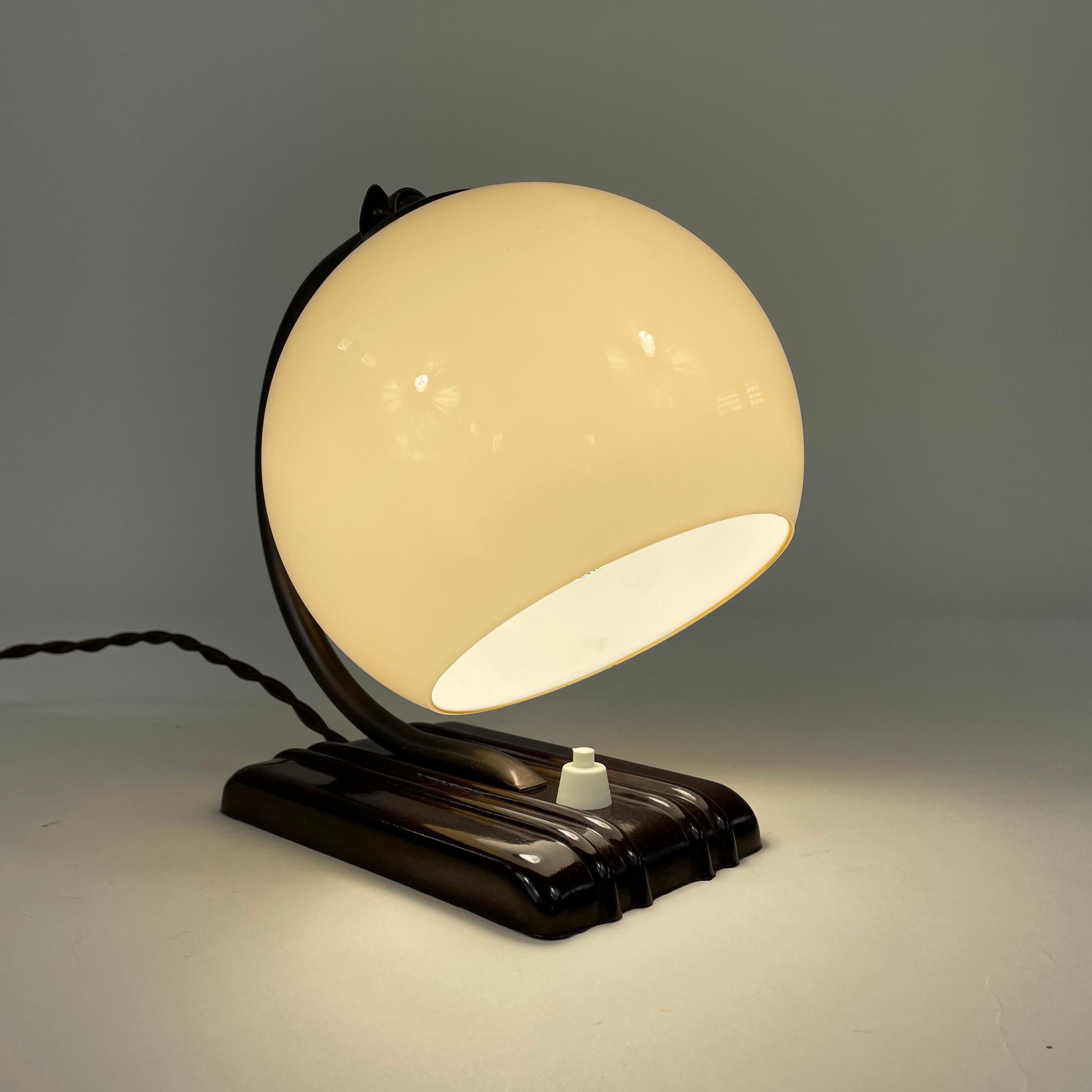 Art Deco Streamline Design Bakelite and Opaline Table Lamp, 1920s to 1930s 1