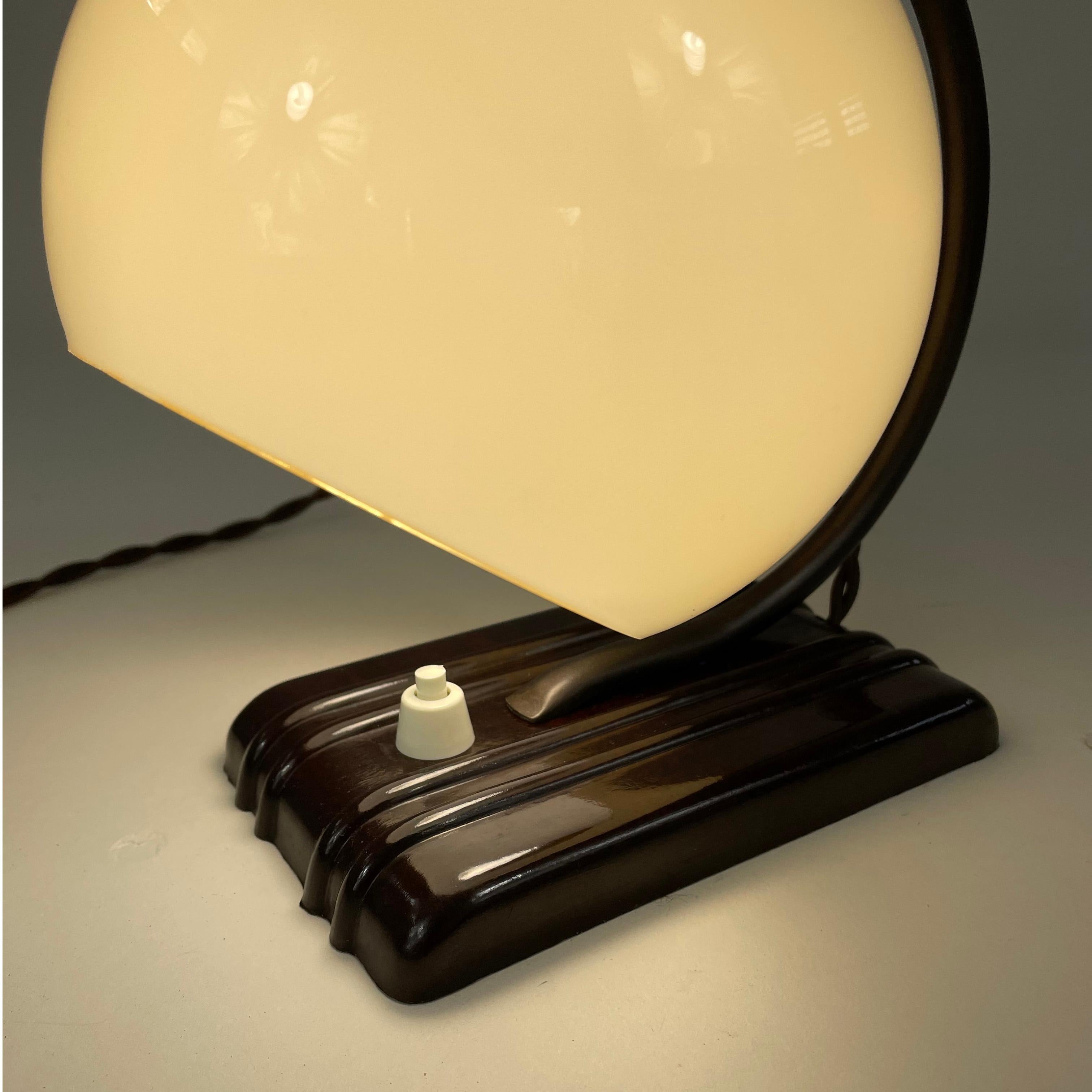 Art Deco Streamline Design Bakelite and Opaline Table Lamp, 1920s to 1930s 3