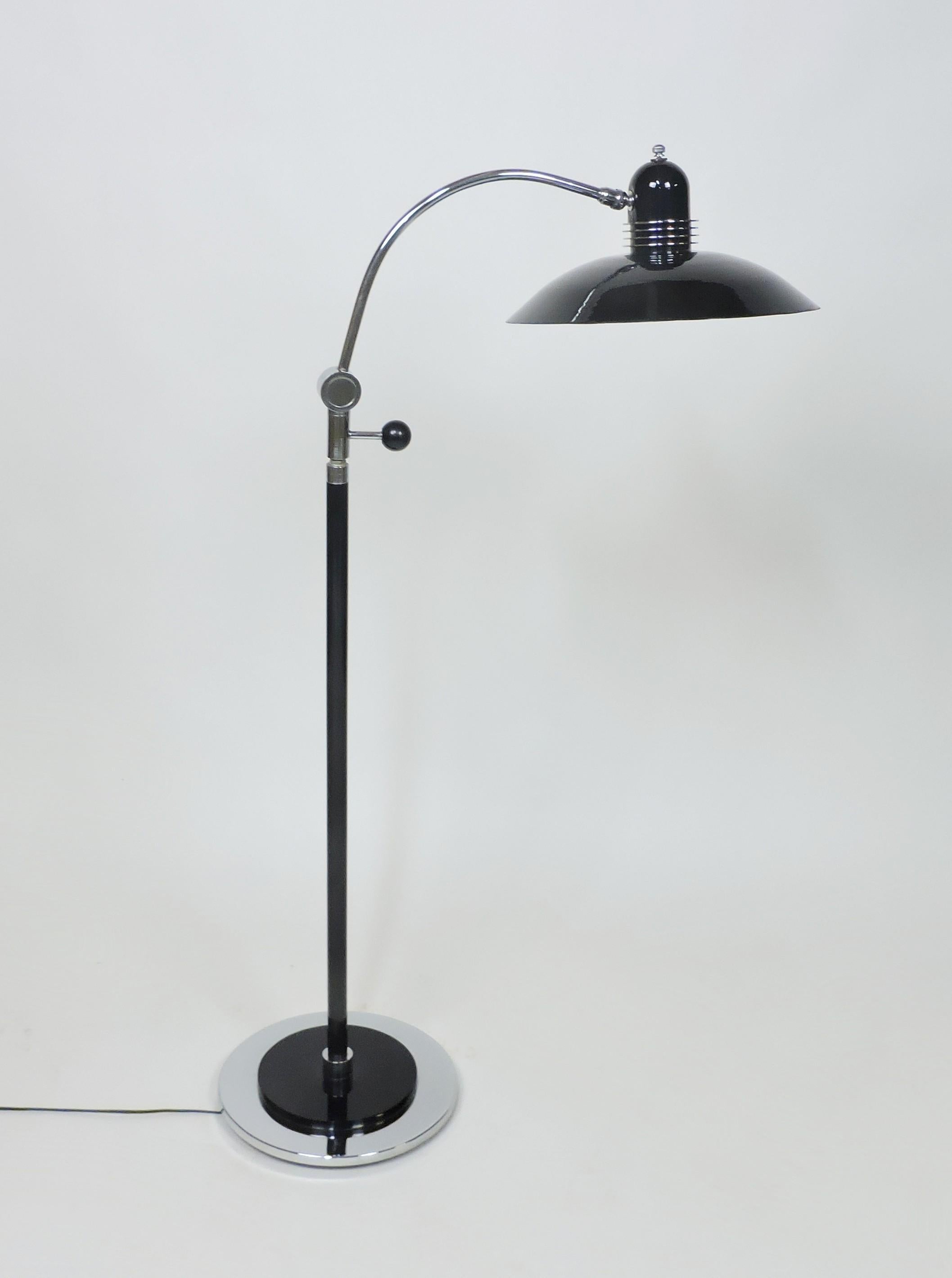 Art déco Art Déco Streamline Machine Age Noir et Chrome Lampadaire ajustable en vente