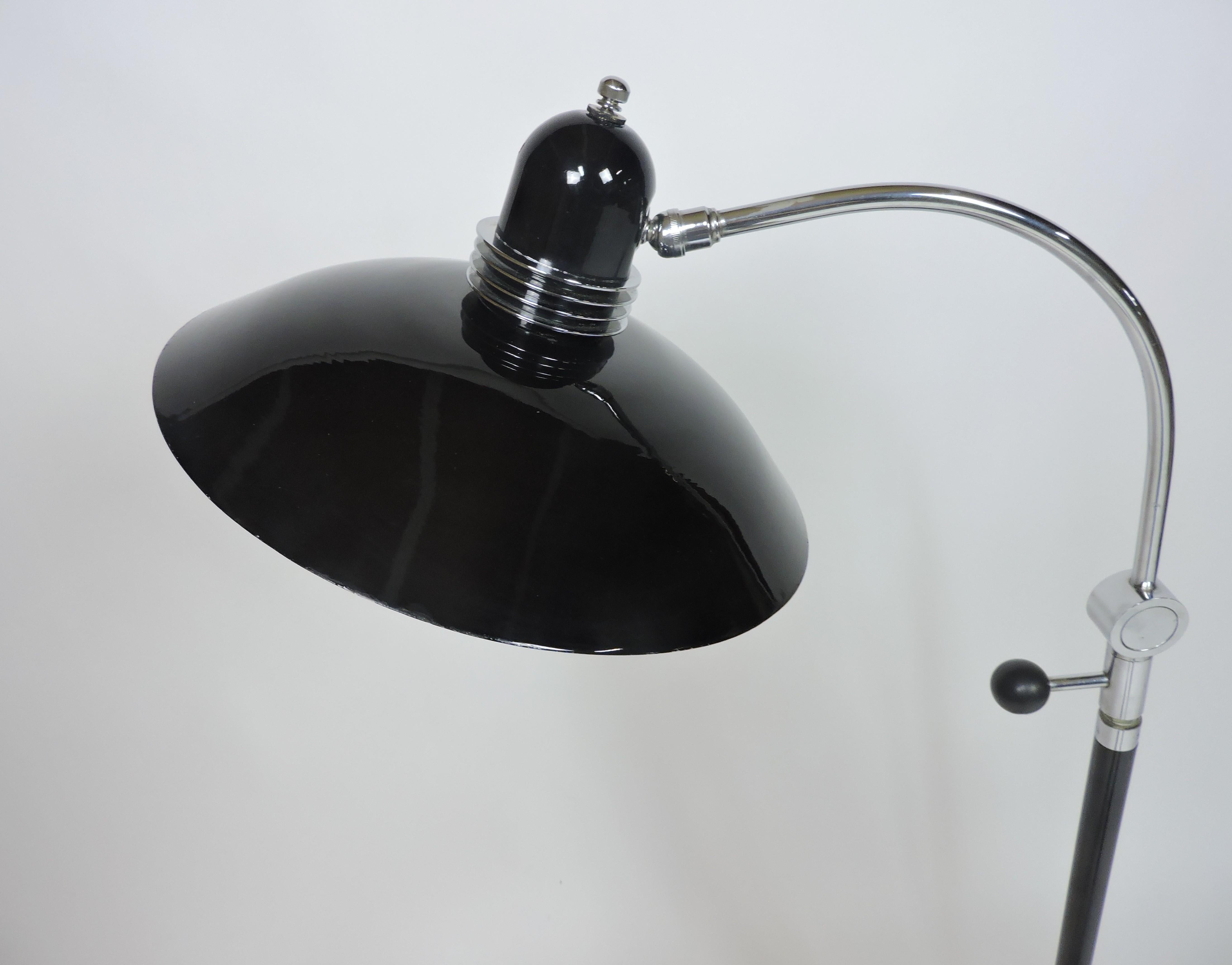 Art Déco Streamline Machine Age Noir et Chrome Lampadaire ajustable en vente 2