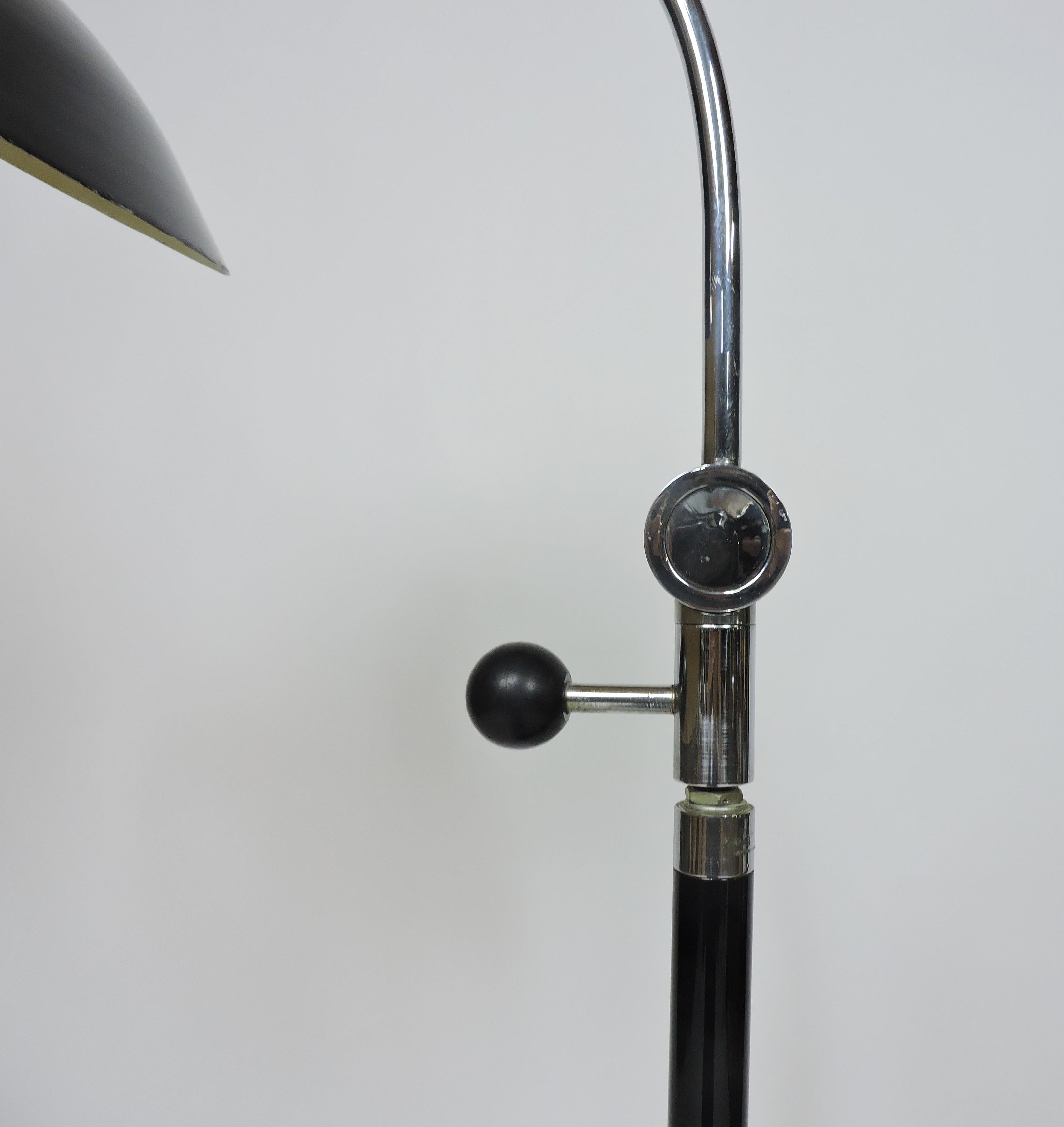 Art Déco Streamline Machine Age Noir et Chrome Lampadaire ajustable en vente 3