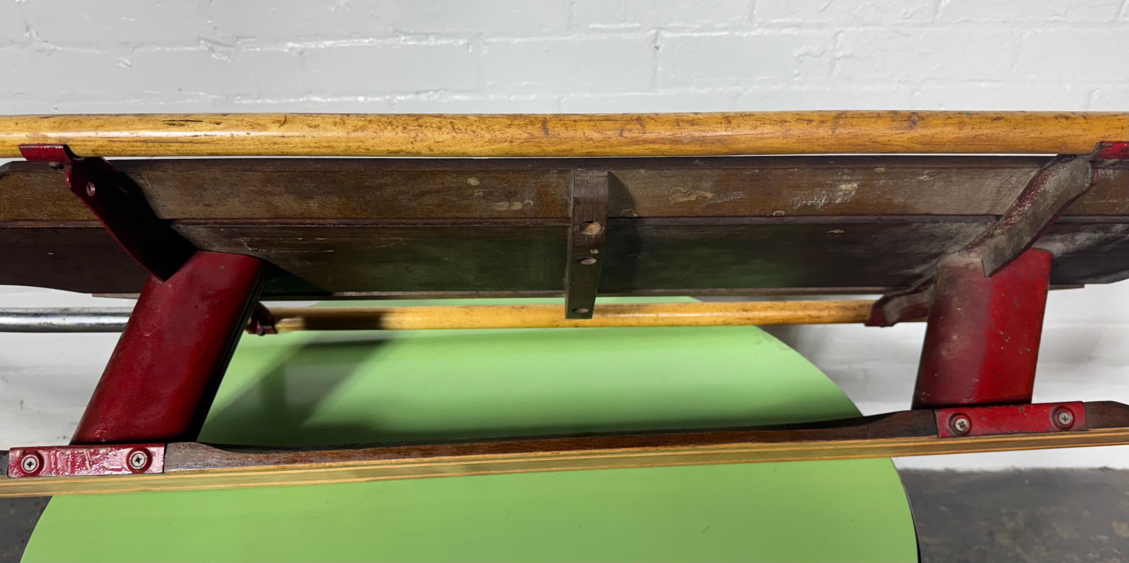 RARO,, Art Déco / Streamline Modernist Design  Slitta da neve in legno Toboggan... Design straordinario,, Grande colore. patina,, superficie.... NON L'HO MAI VISTO E NON RIESCO A TROVARNE UN ALTRO SU INTERNET, 
