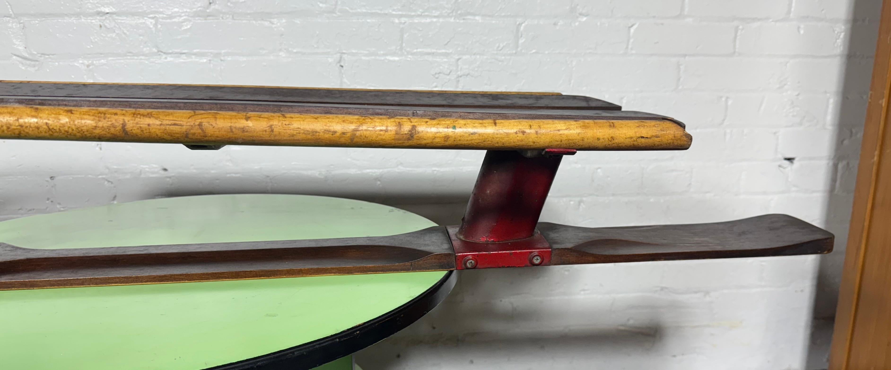 Design Art Déco / Streamline Modernista  Slitta da neve in legno In condizioni buone a Buffalo, NY