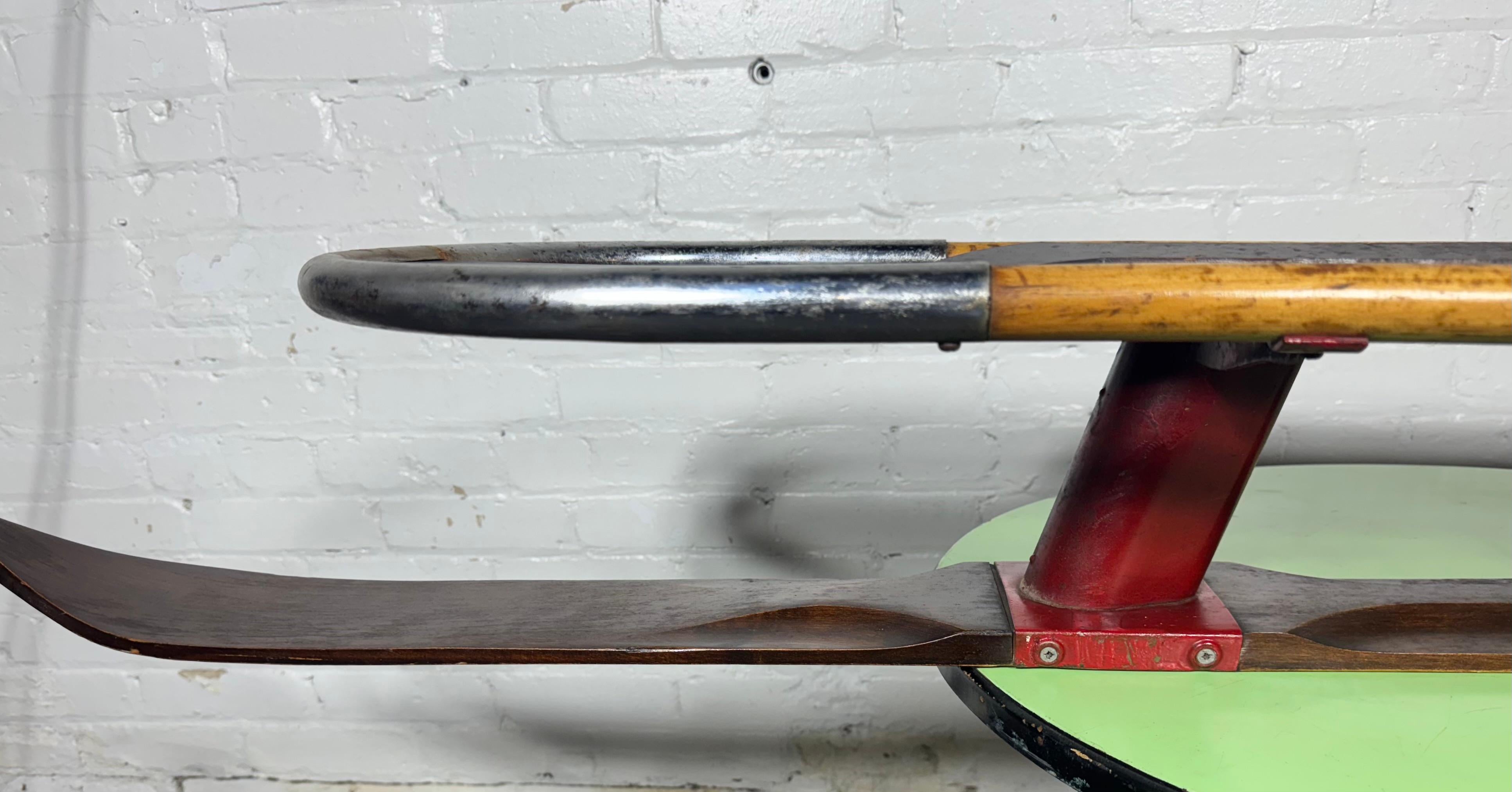 Acciaio Design Art Déco / Streamline Modernista  Slitta da neve in legno