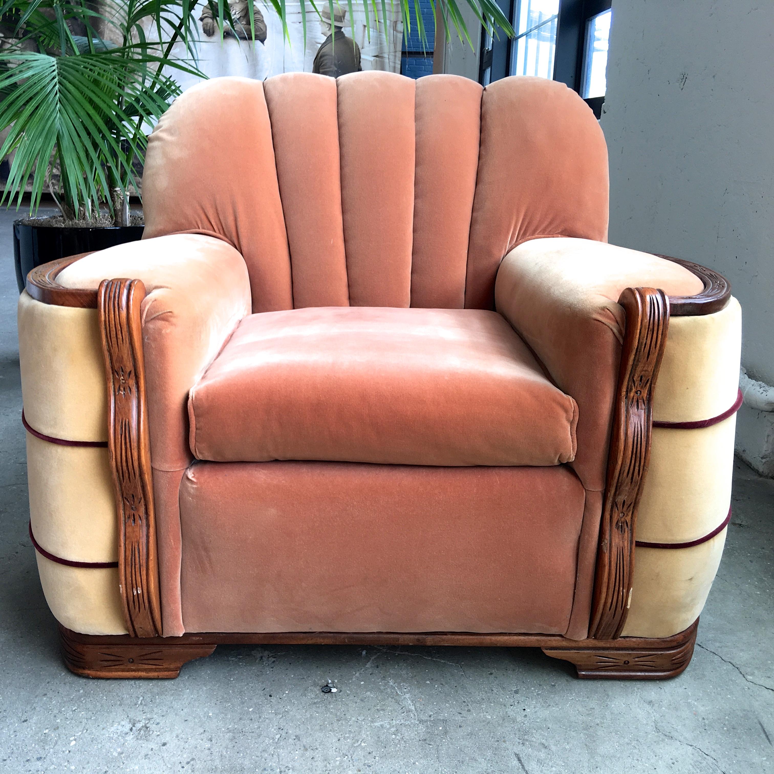 Art Deco Streamline Mohair Sofa and Club Chairs Suite In Good Condition In Hanover, MA