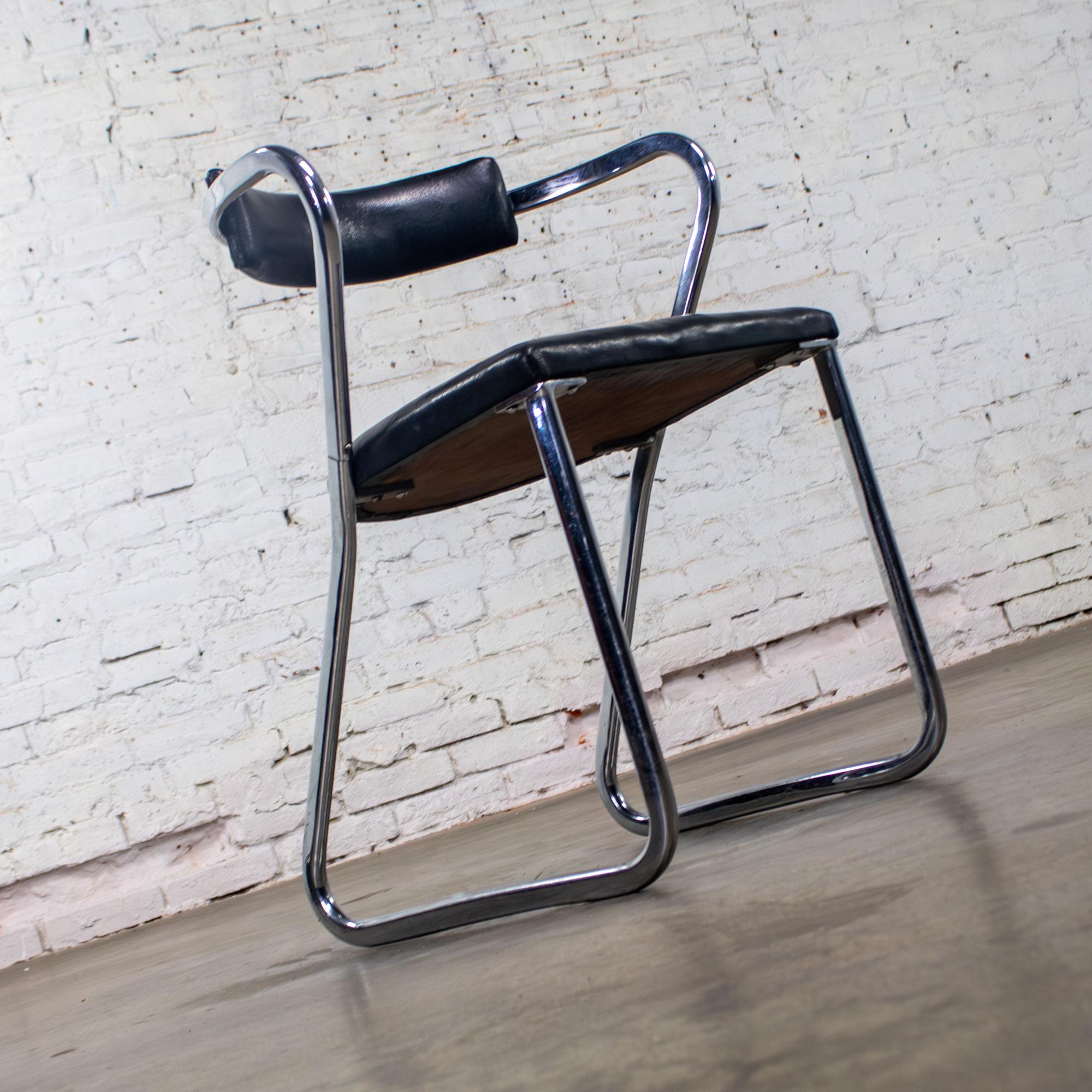 Silla Lateral Art Decó Streamline Vinilo Negro y Cromo Manera de Gilbert Rohde en venta 3