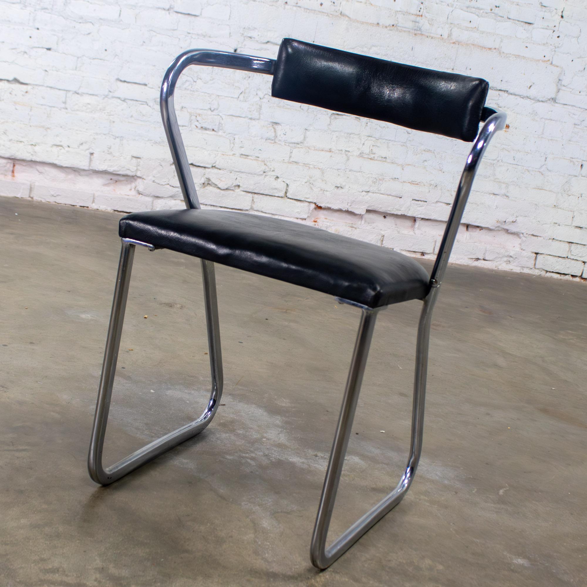 Silla Lateral Art Decó Streamline Vinilo Negro y Cromo Manera de Gilbert Rohde en venta 4