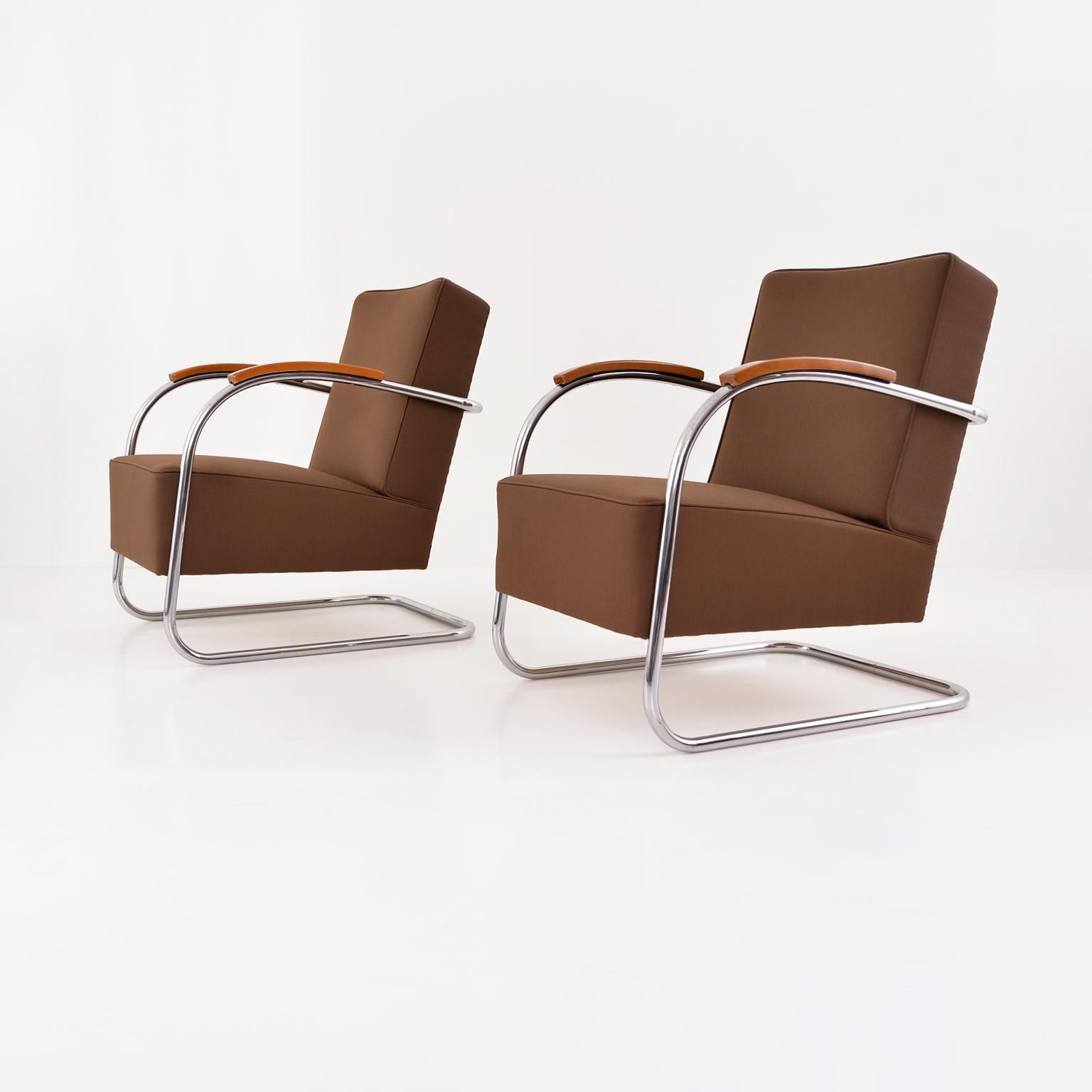 Art Déco Streamline tubular steel cantilever armchairs manufactured by Mücke-Melder, circa. 1930

This armchairs are restored on request and available in different amounts. 
Delivery time 6-7 weeks.