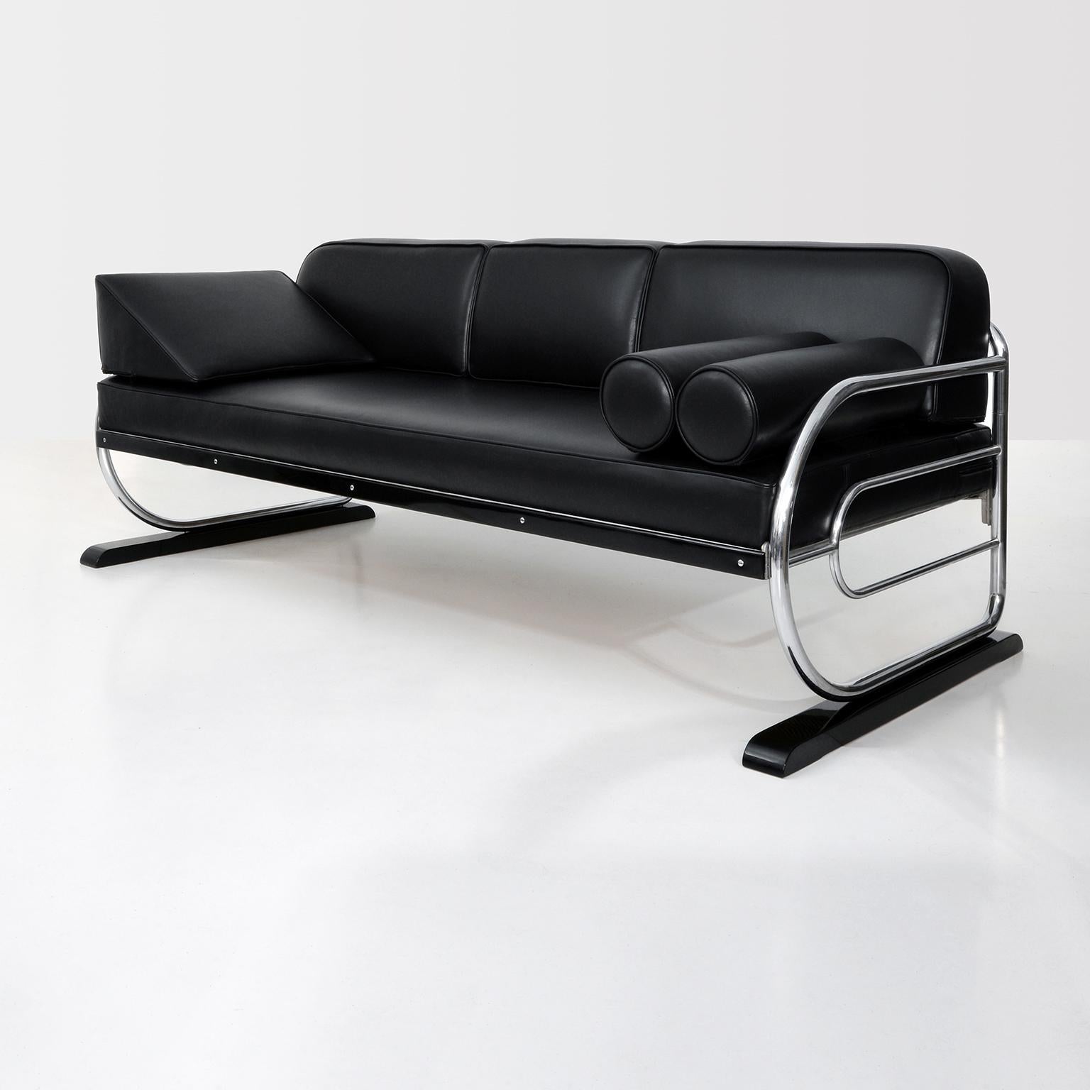 German Art Deco Streamline Tubular Steel Couch/ Daybed, Leather Upholstery, circa 1930 For Sale