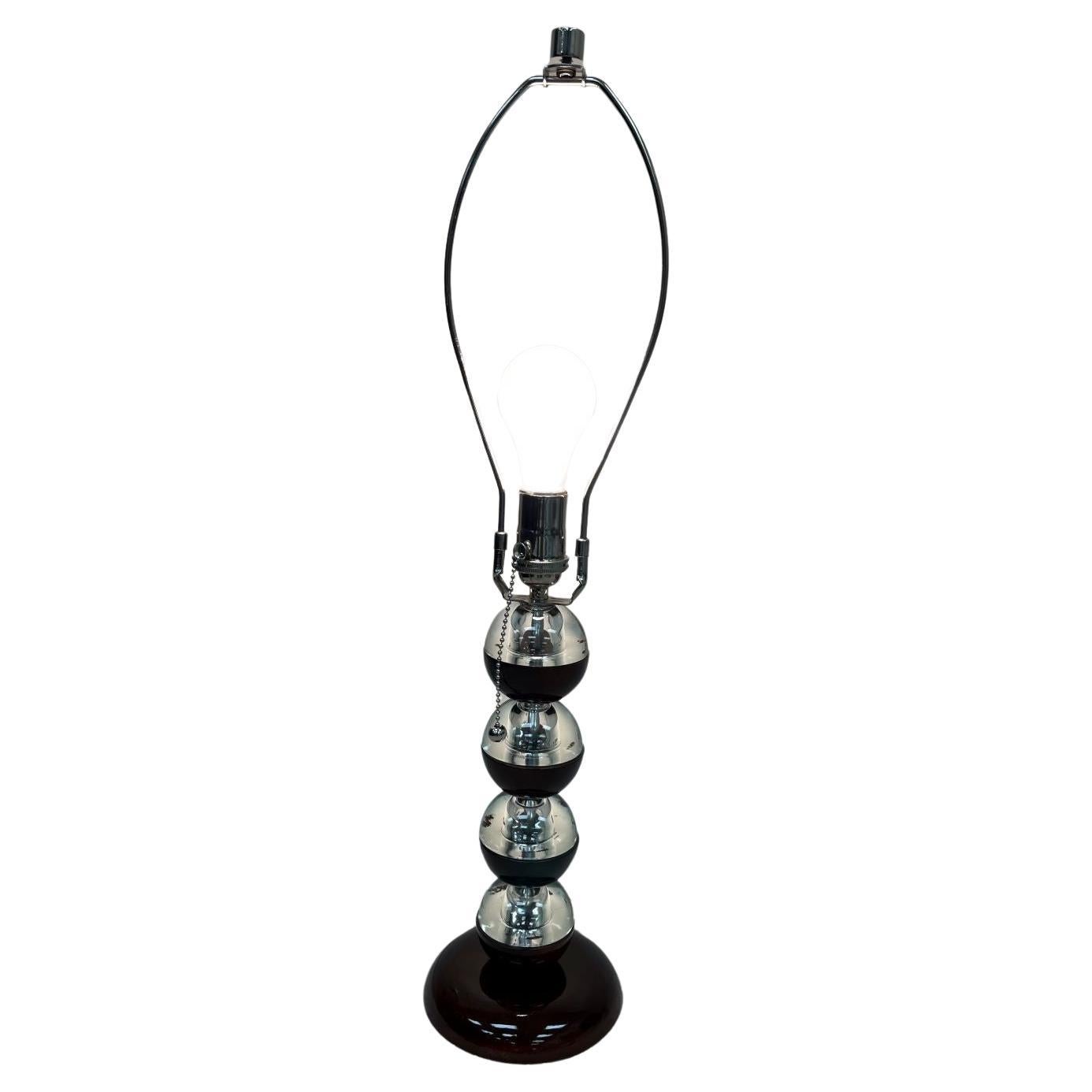 Style « paquebot » Lampe de table Art Déco Streamline en noyer et verre massif Américain Circa 1930's en vente