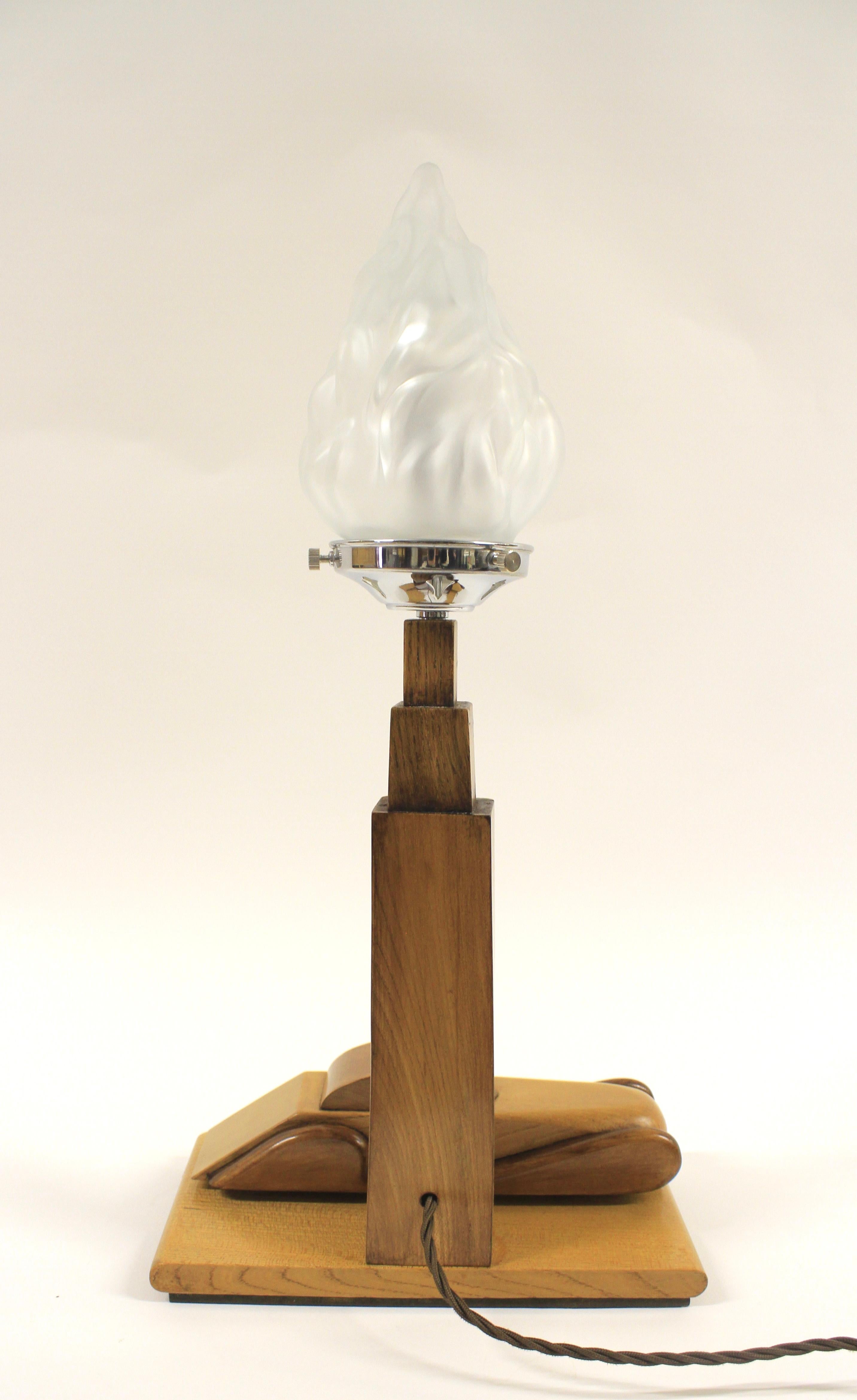 Art Deco Streamlined car table lamp circa 1930s In Good Condition For Sale In Dereham, GB