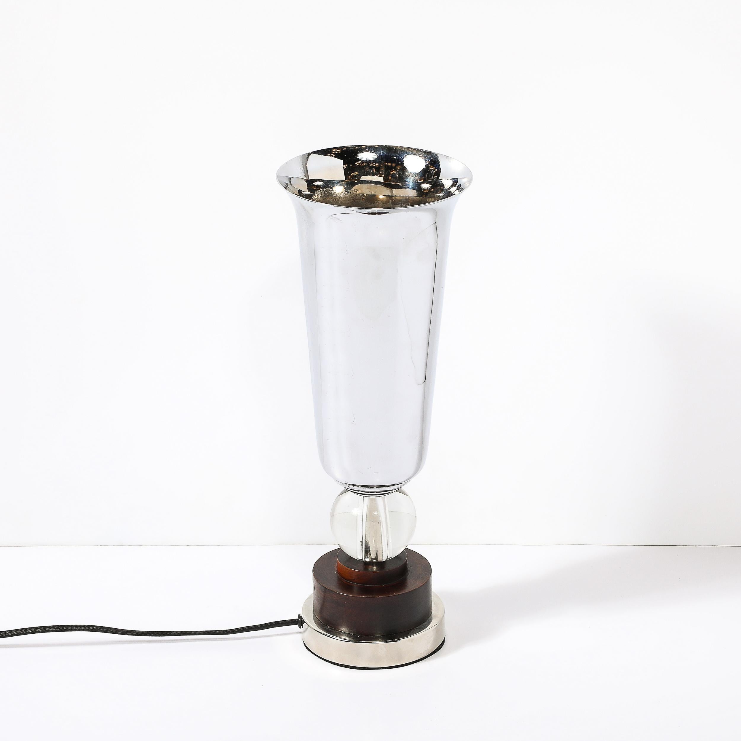 Milieu du XXe siècle Luminaire art déco en chrome aérodynamique  Avec boule de verre et base en bronze en vente