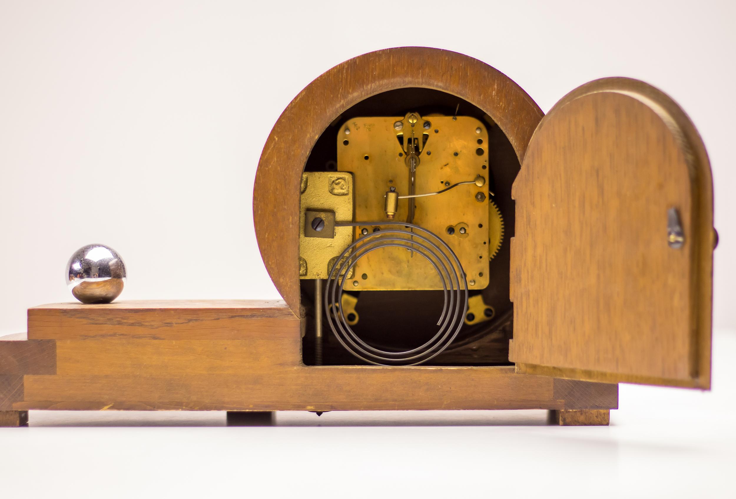 Art Deco Stromlinienförmige Uhr im Zustand „Gut“ im Angebot in Dronten, NL