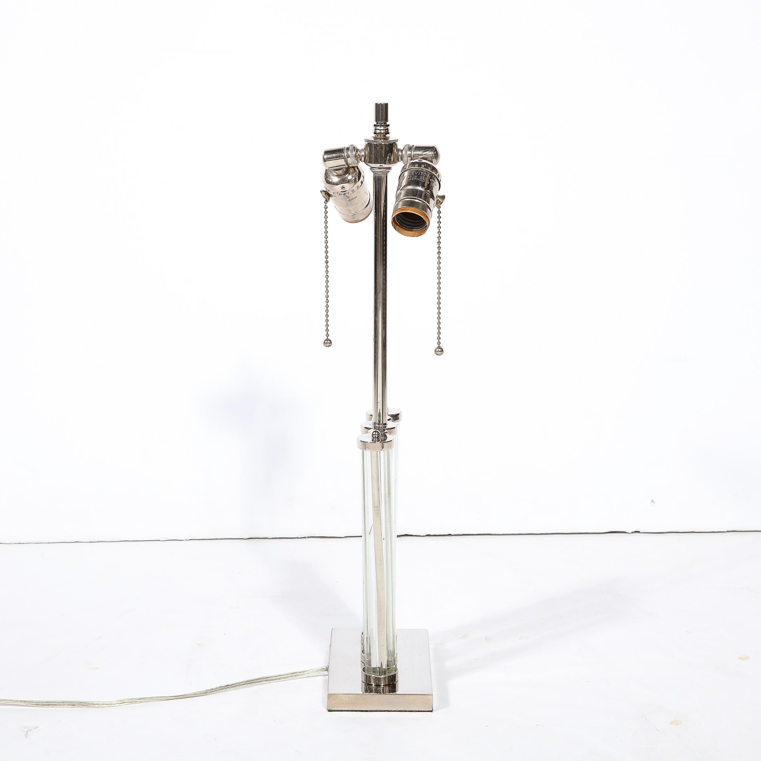 Lampe de table Art déco de forme cylindrique profilée en verre et nickel poli en vente 5