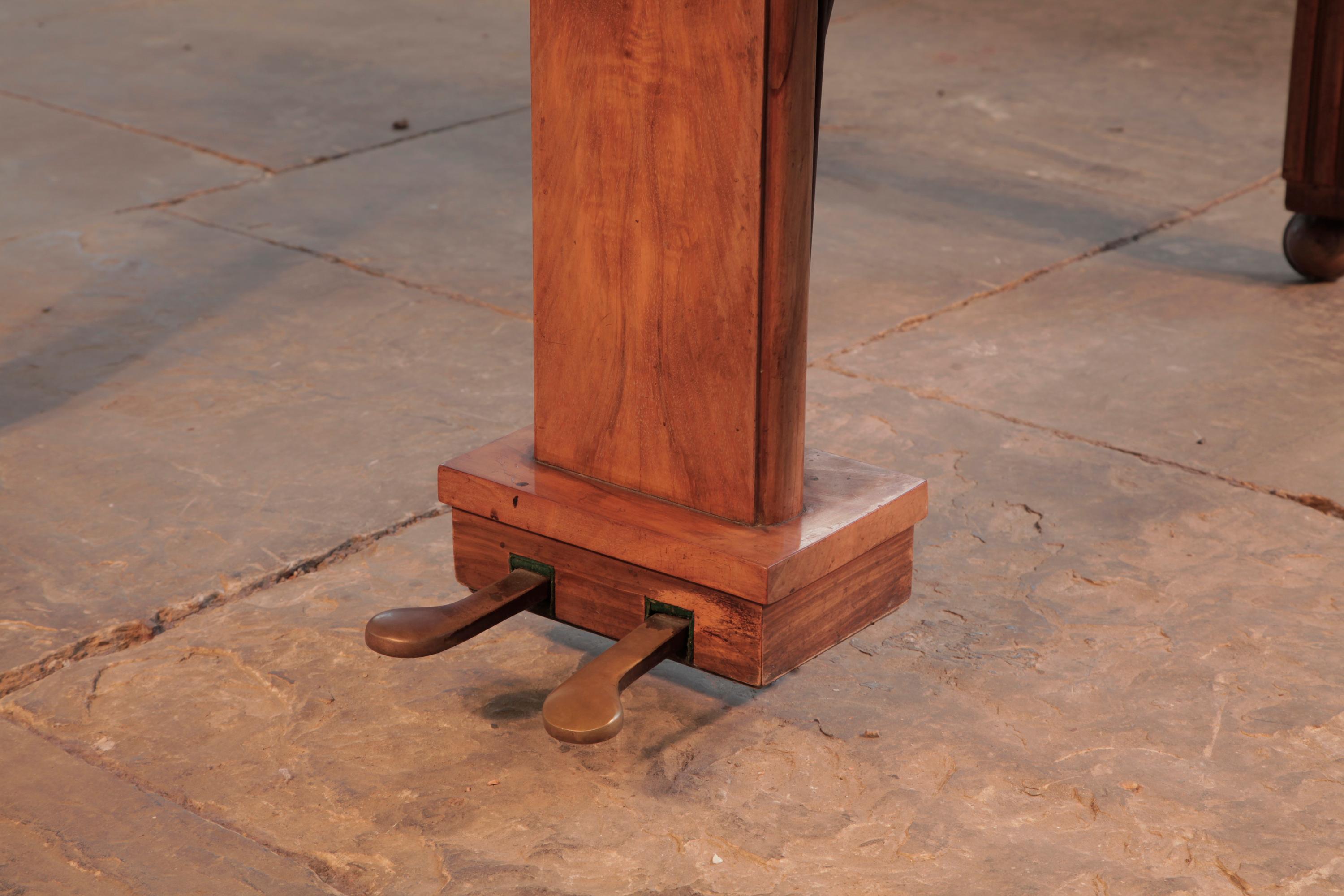 Piano à queue Strohmenger Art Déco Pieds carrés en noyer figuré et lyre État moyen - En vente à Leeds, GB