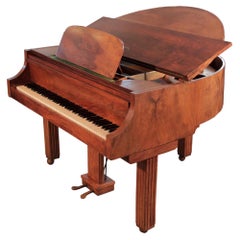 Art Deco Strohmenger Baby Grand Piano Figured Walnussholz Quadratische Beine und Leier