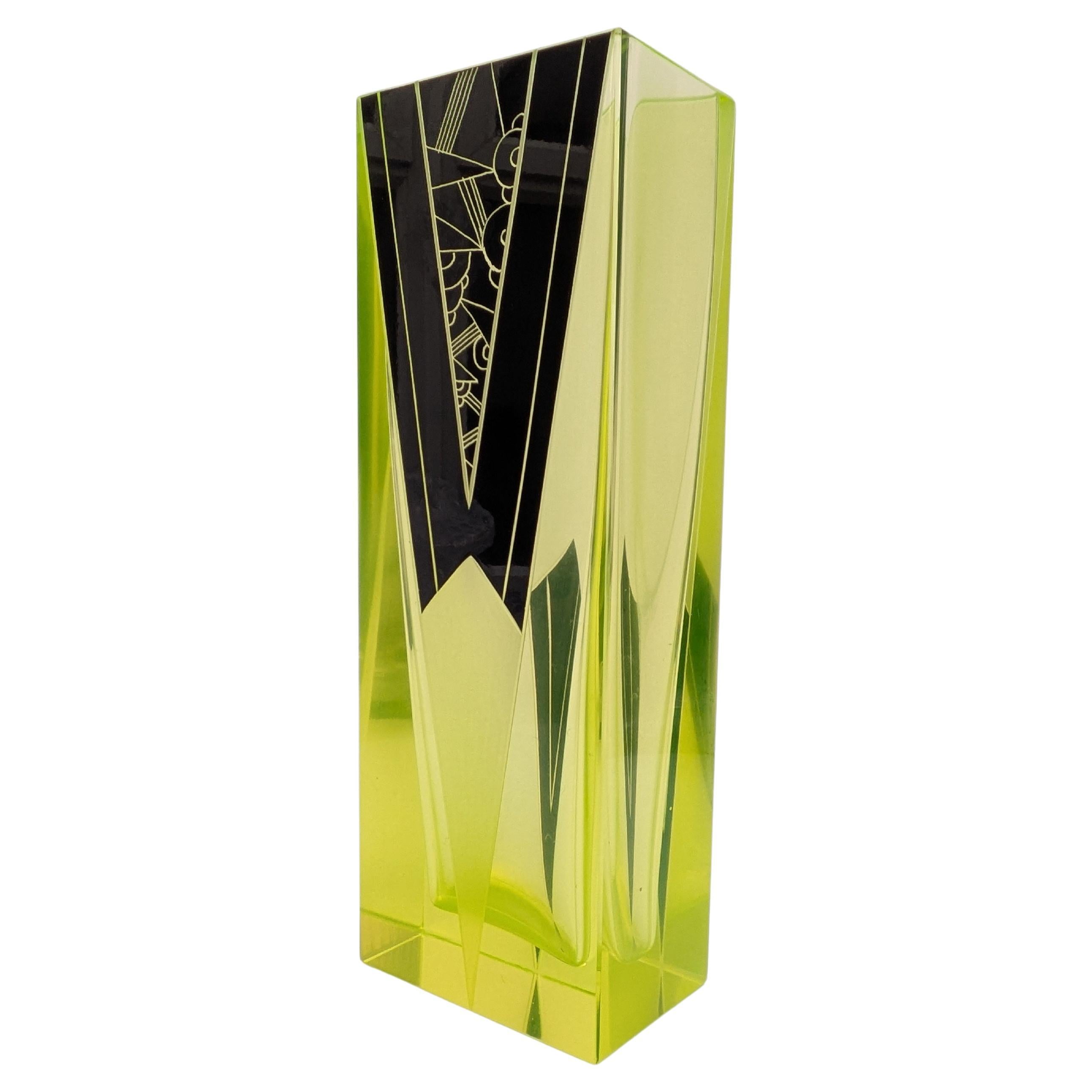 Atemberaubende Vase aus Uranium und schwarzer Emaille im Art déco-Stil im Angebot 5