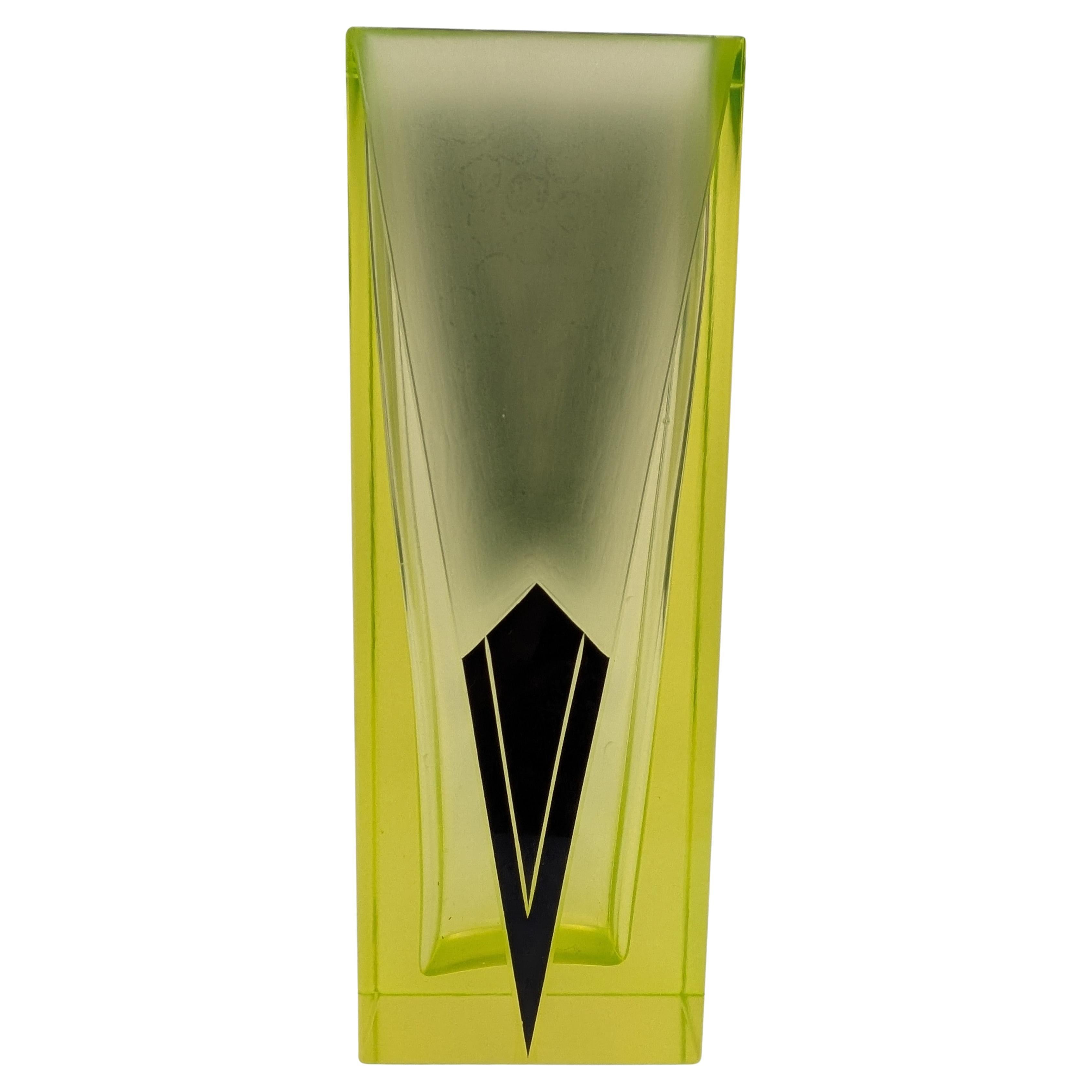 Atemberaubende Vase aus Uranium und schwarzer Emaille im Art déco-Stil im Angebot 8