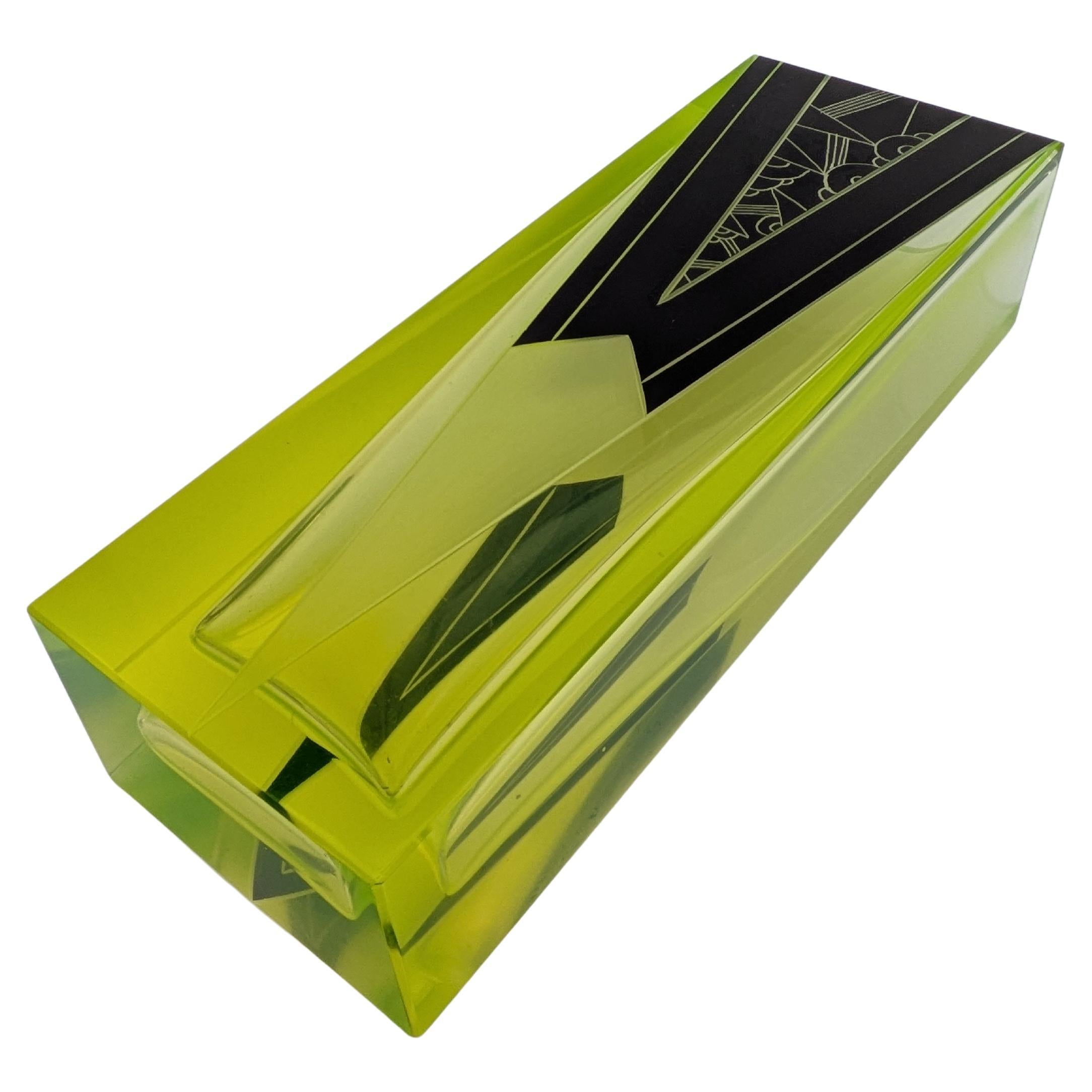 Atemberaubende Vase aus Uranium und schwarzer Emaille im Art déco-Stil (Radiert) im Angebot