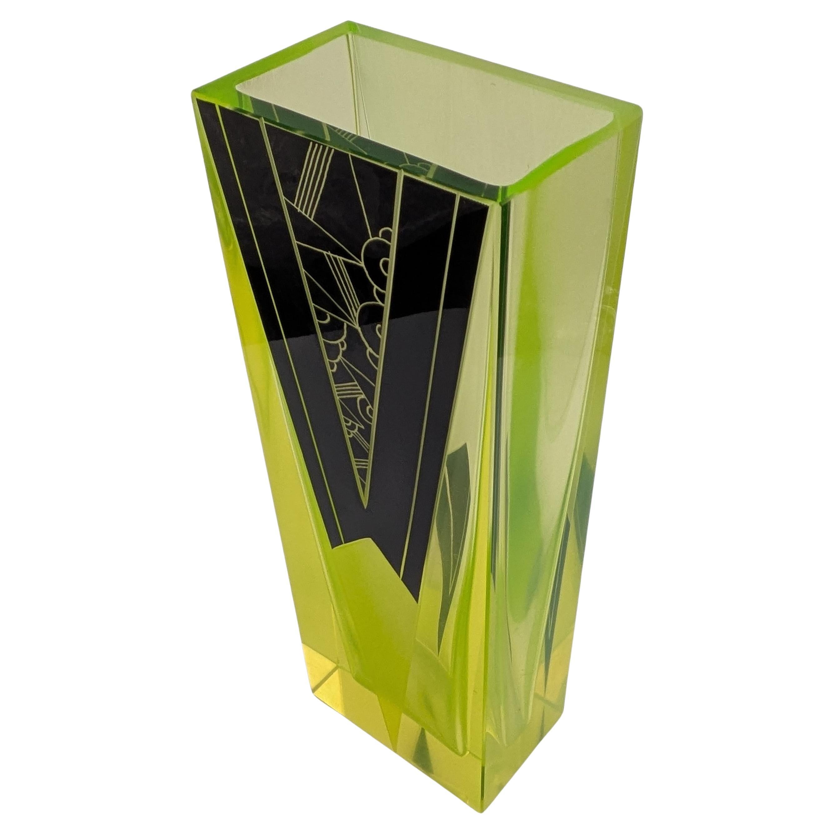Atemberaubende Vase aus Uranium und schwarzer Emaille im Art déco-Stil (20. Jahrhundert) im Angebot