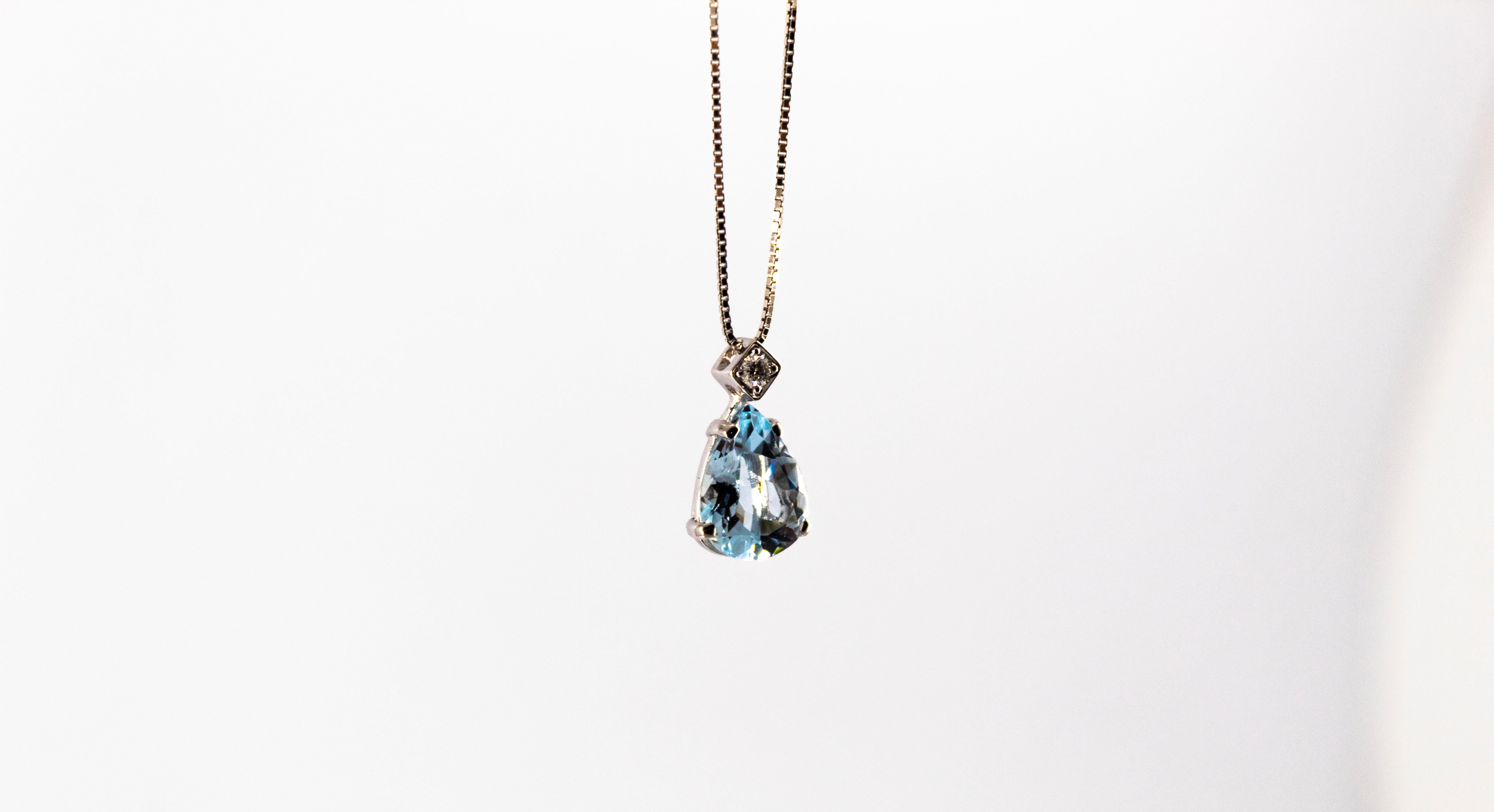 Women's or Men's Art Deco Style 0.03 Carat Diamond 1.20 Carat Aquamarine White Gold Necklace For Sale