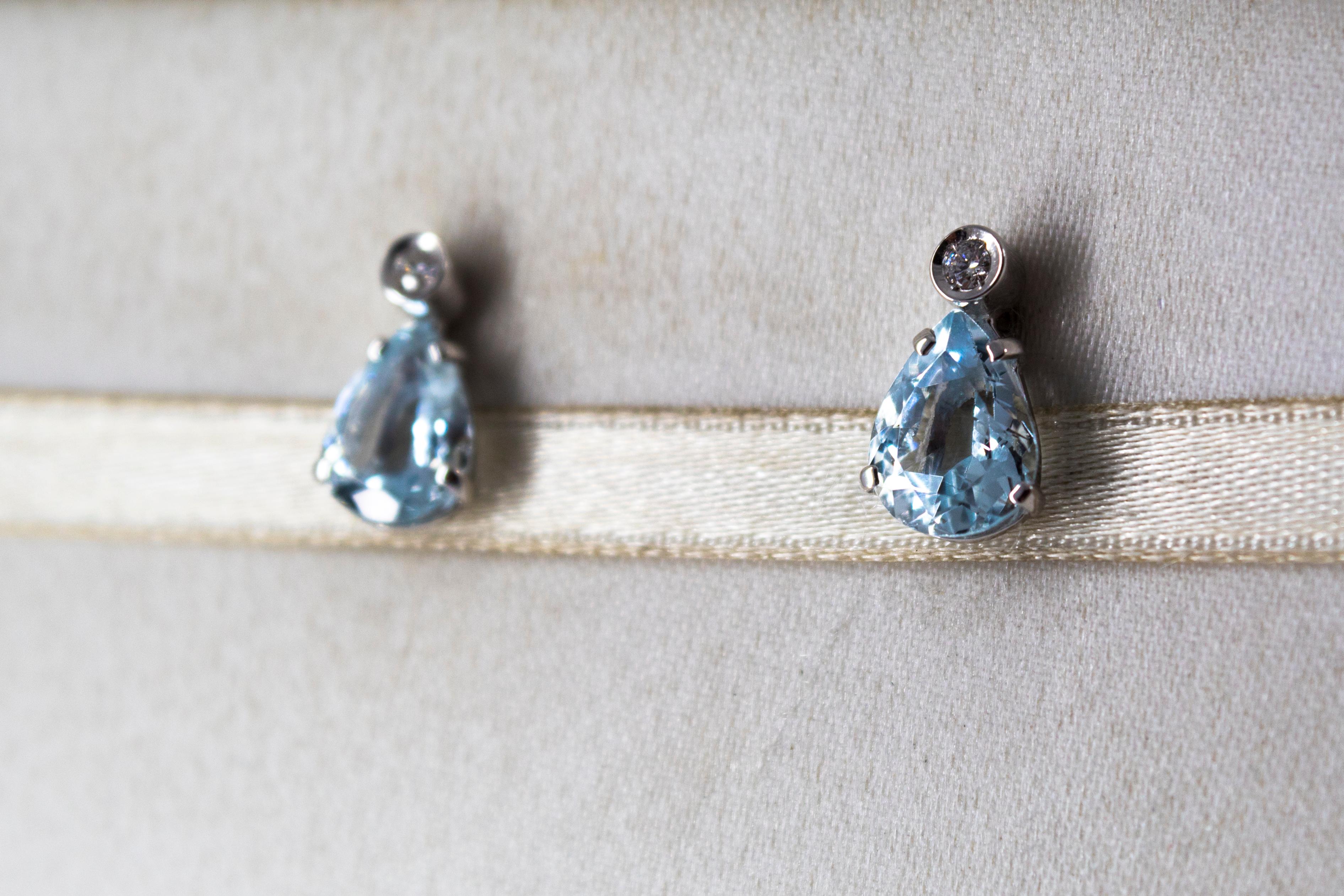 Pendientes de oro blanco estilo art déco con diamante de 0,06 quilates y aguamarina de 2,40 quilates en Nuevo estado para la venta en Naples, IT