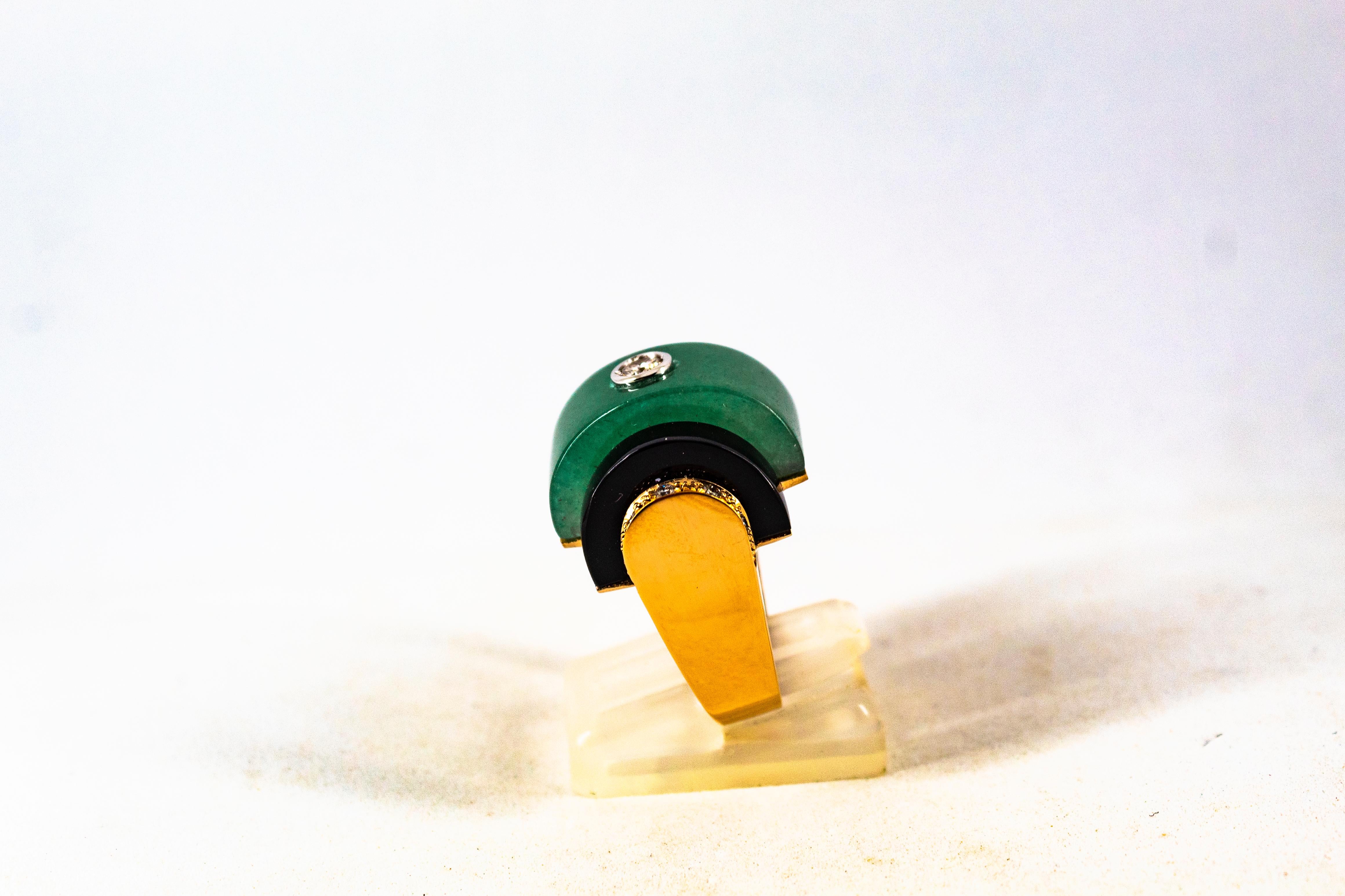 Bague cocktail en or jaune de style Art déco avec diamant blanc 0,35 carat, onyx et jade Unisexe en vente