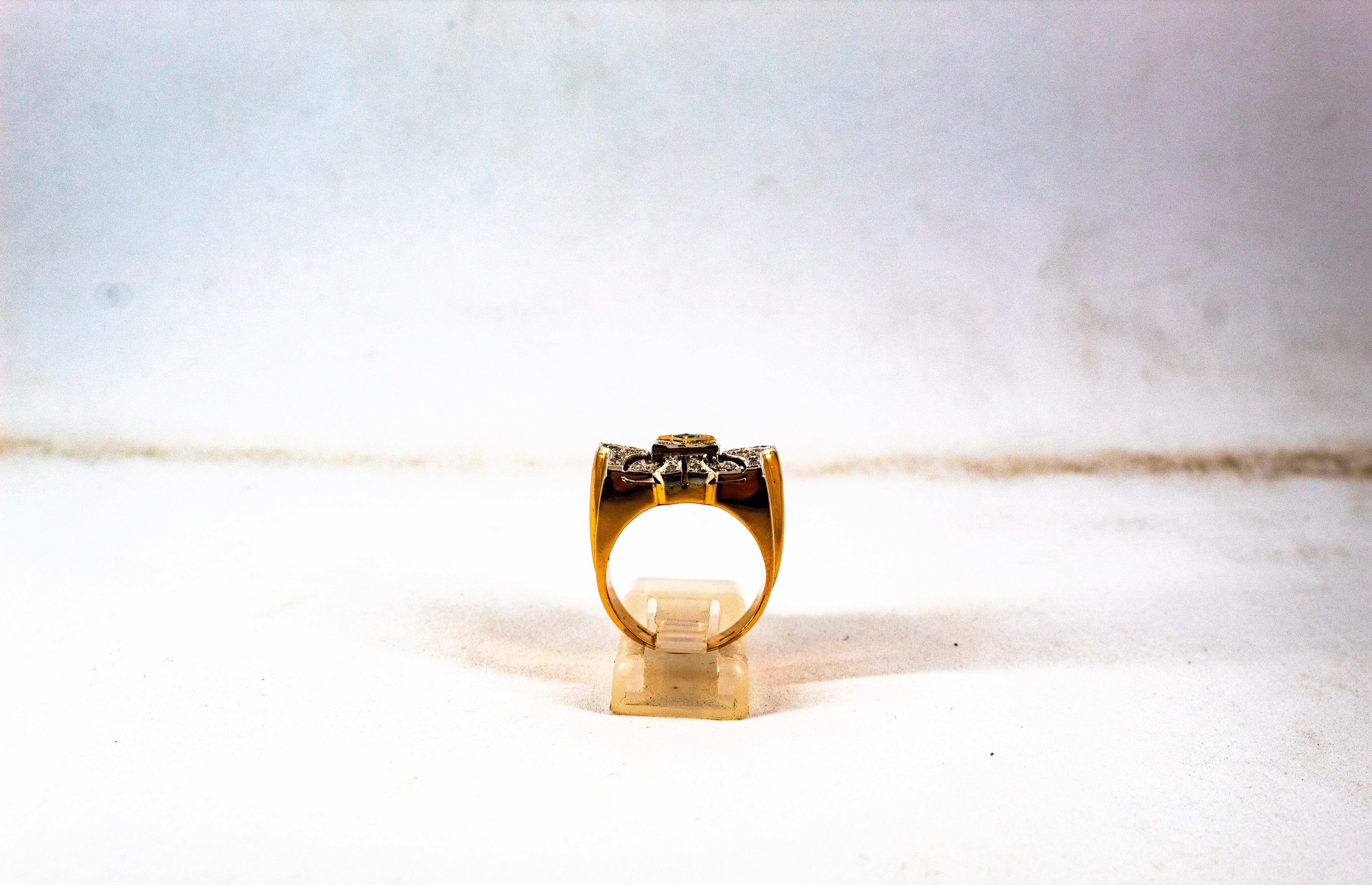 Art Deco-Cocktailring mit 0.60 Karat weißem Diamant und Smaragd aus Gelbgold im Angebot 2