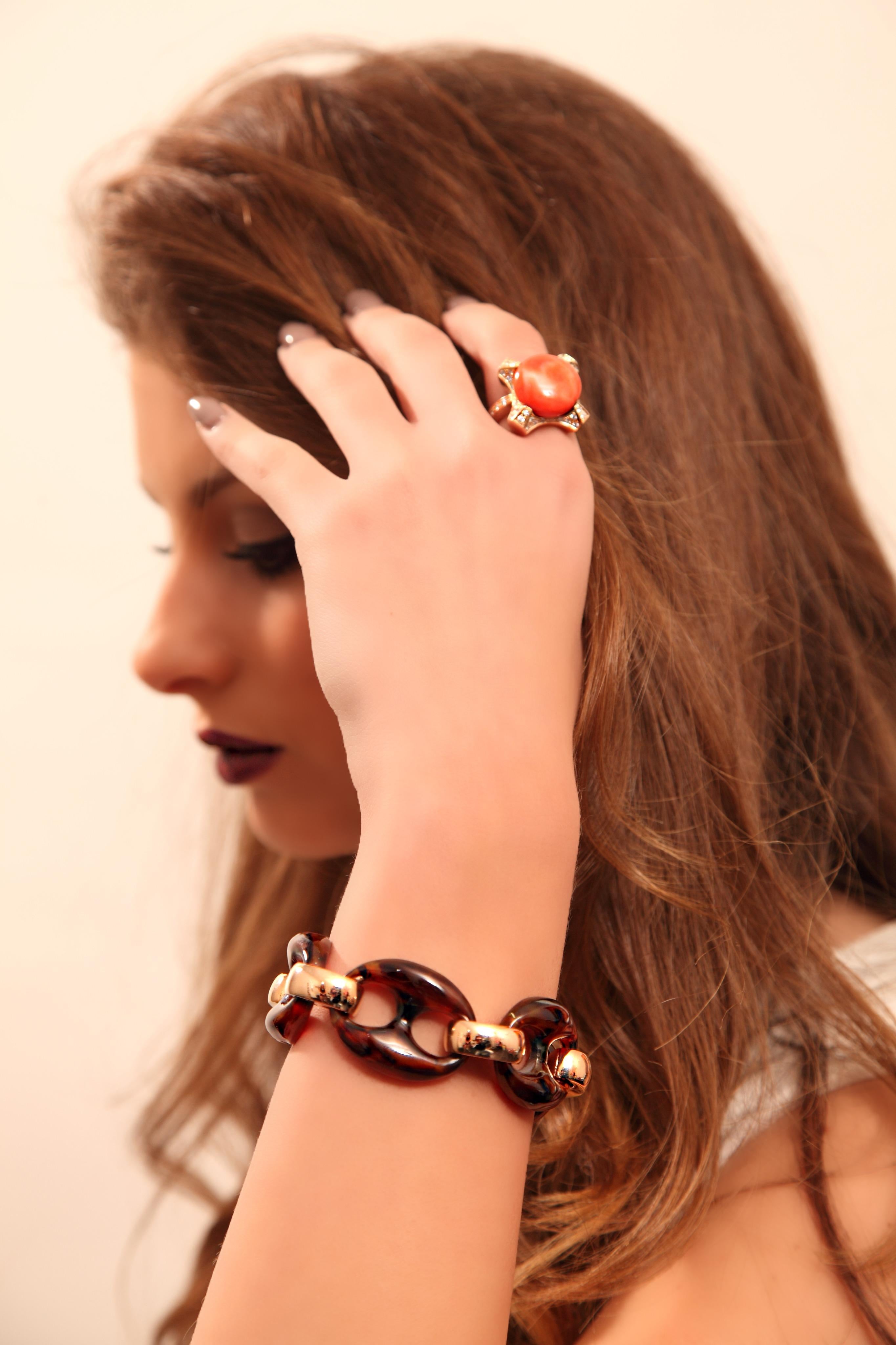 Anillo de oro amarillo con diamante blanco de 0,60 quilates y coral mediterráneo estilo art déco en venta 6