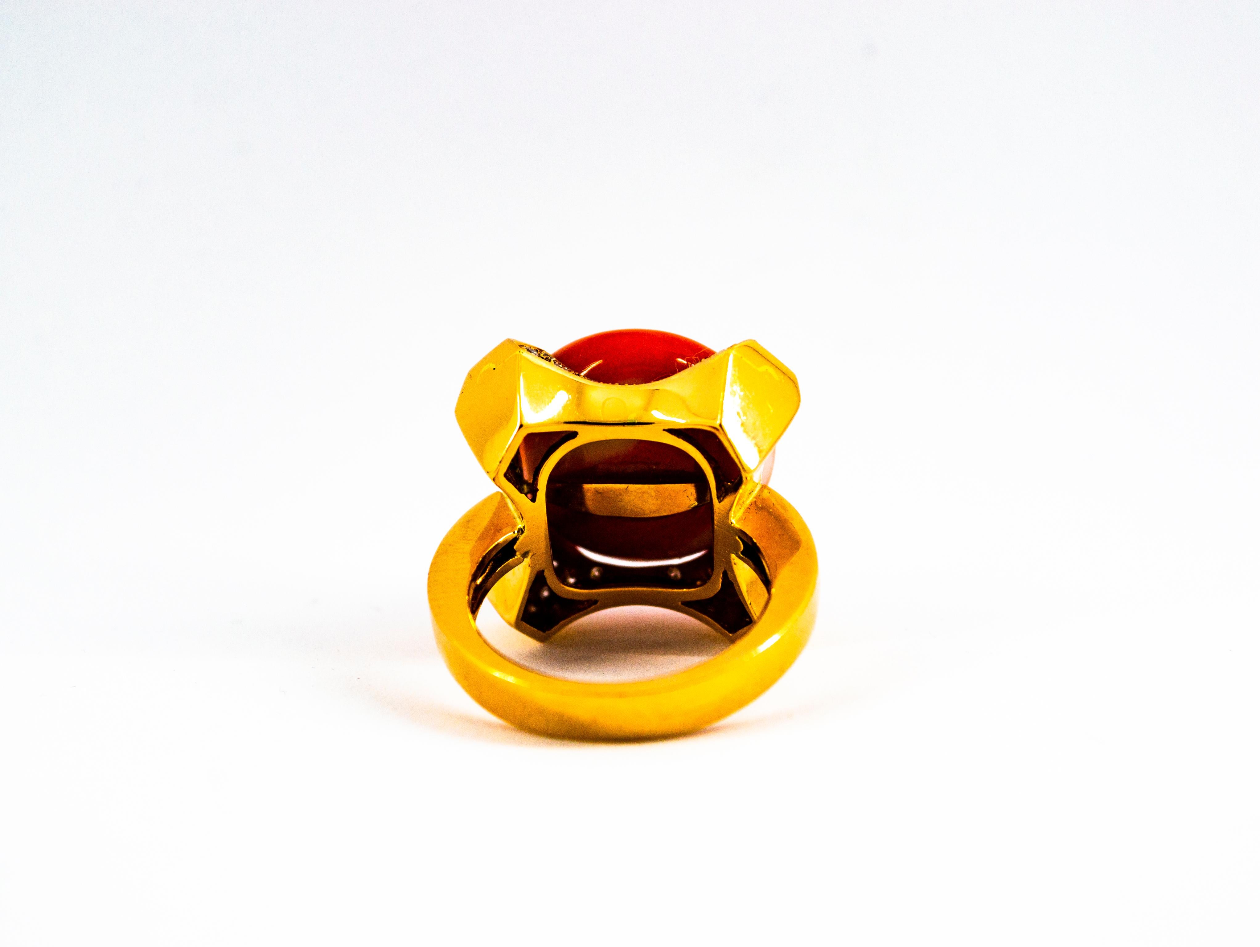 Anillo de oro amarillo con diamante blanco de 0,60 quilates y coral mediterráneo estilo art déco en venta 3