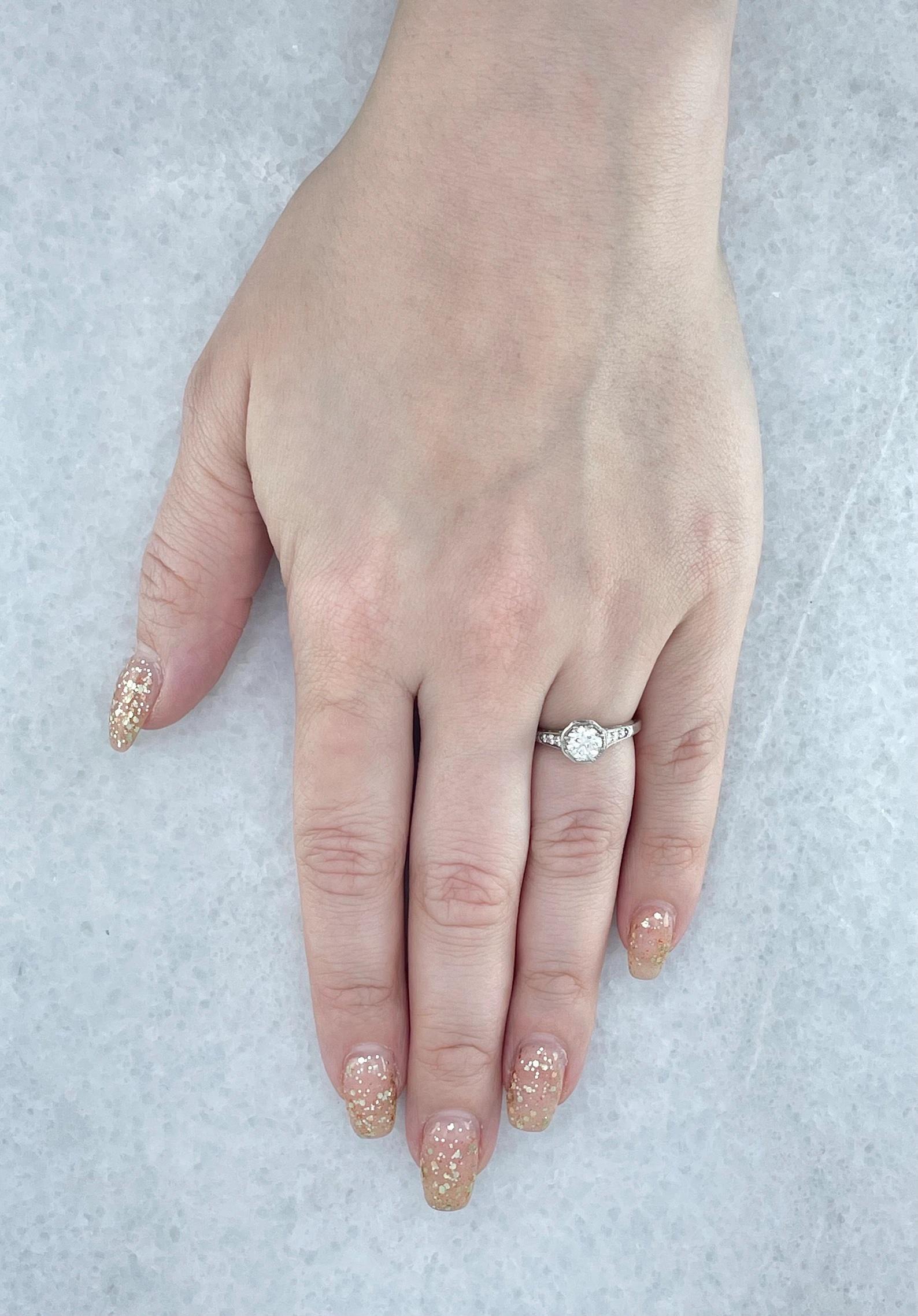 Verlobungsring aus 14 Karat Weißgold mit 0,70 Karat Diamant im Art-déco-Stil im Zustand „Gut“ im Angebot in Boston, MA