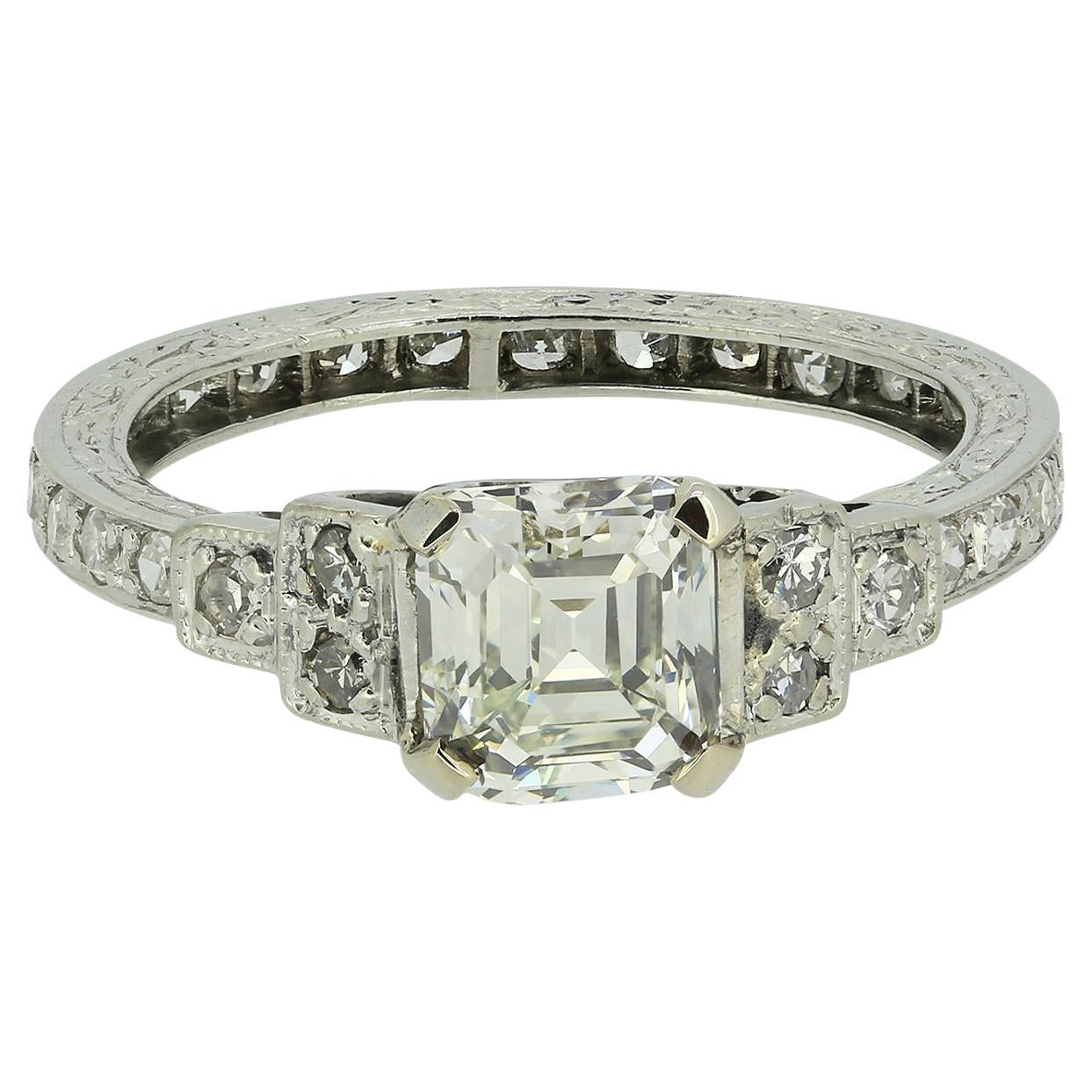 Anello di fidanzamento in stile Art Deco con diamante taglio Asscher da 0,73 carati, misura K (50) in vendita