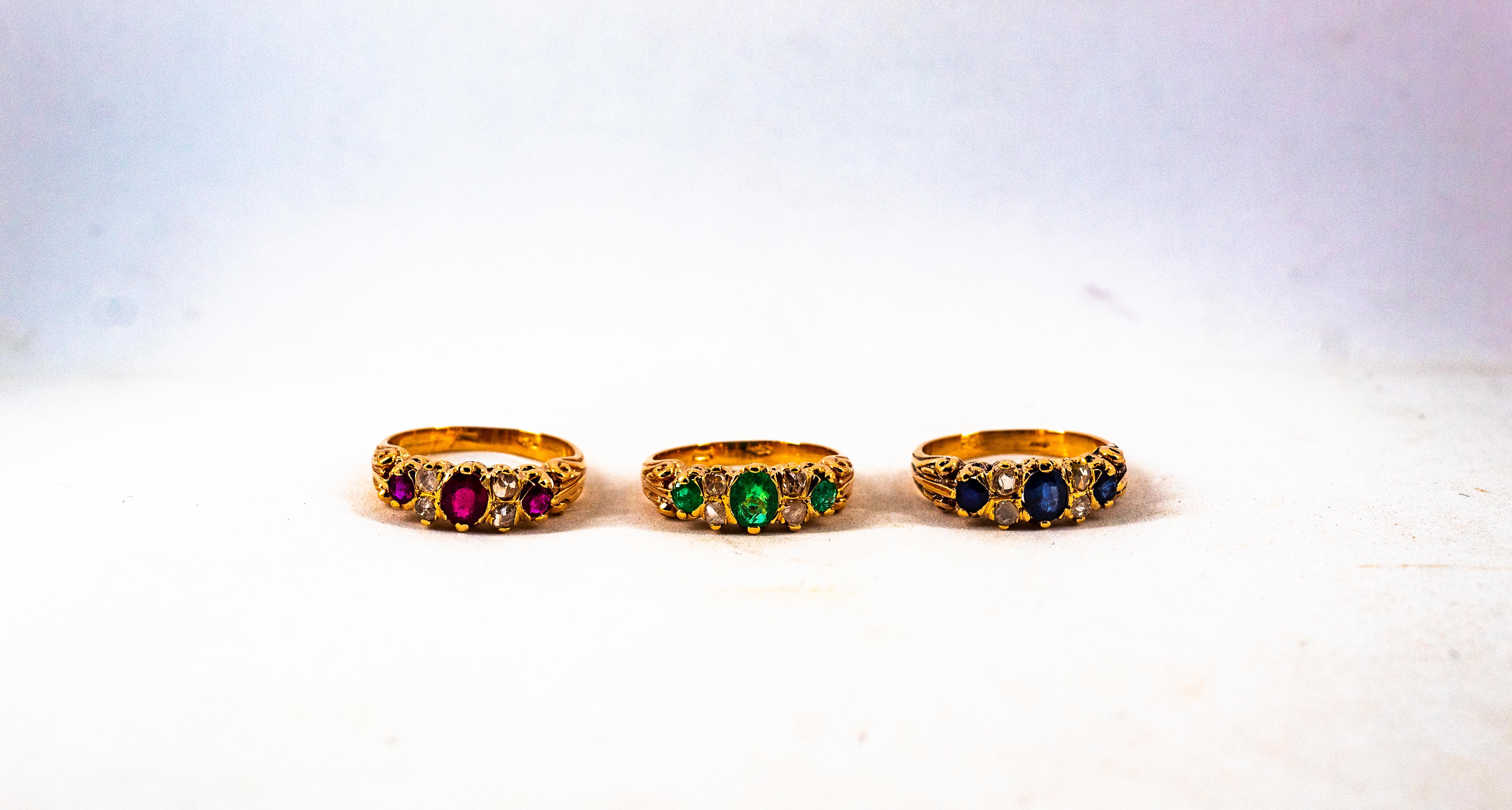 Anneau en or jaune de style Art déco avec diamants blancs taille rose et émeraudes de 0.75 carat Neuf - En vente à Naples, IT