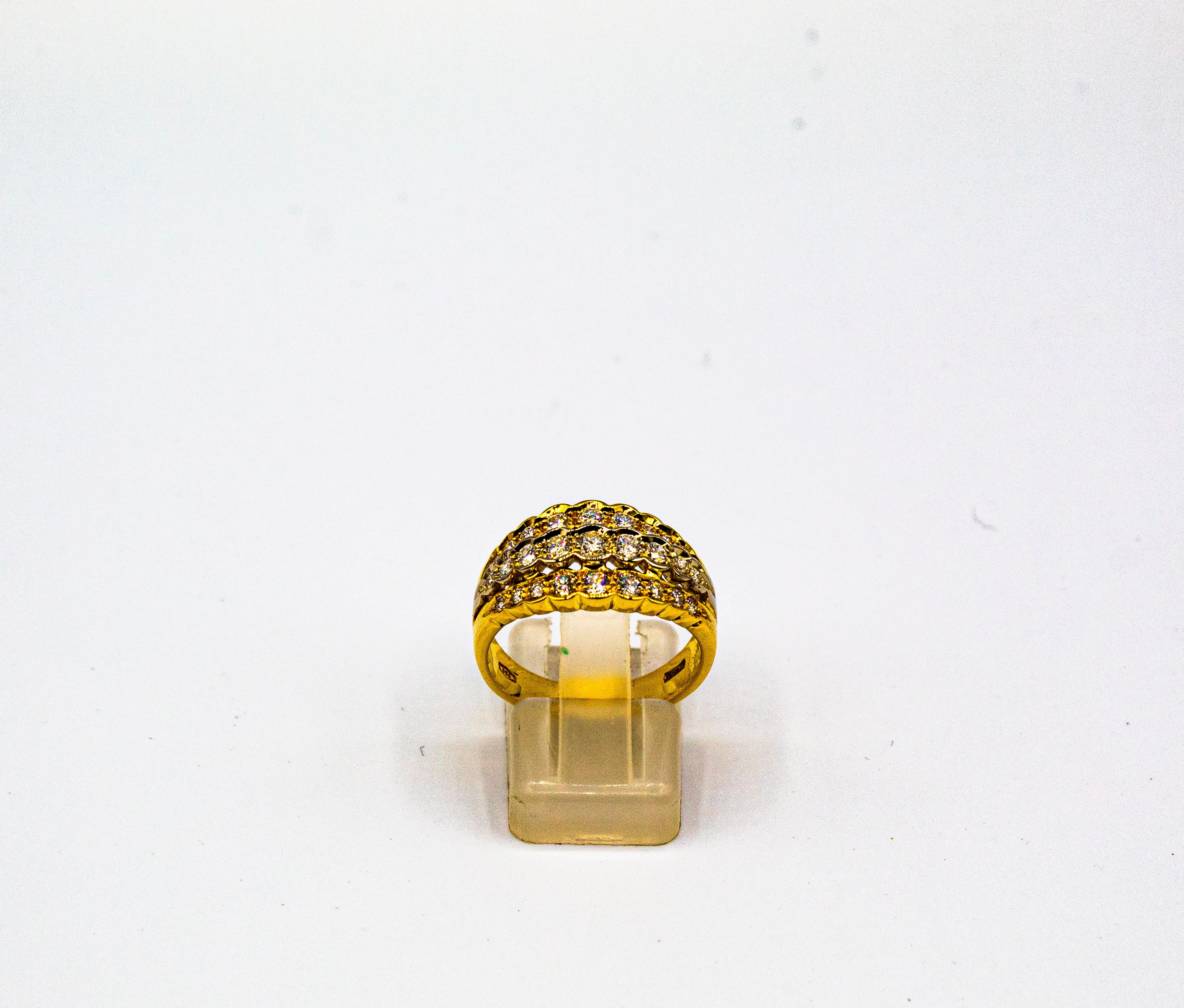 Dieser Ring ist aus 18K Weiß- und Gelbgold gefertigt.
Dieser Ring hat 0,80 Karat Diamanten im weißen Brillantschliff.

Größe ITA: 16 1/2 USA: 7 1/2

Da wir eine Werkstatt sind, ist jedes Stück handgefertigt, anpassbar und in der Größe veränderbar.