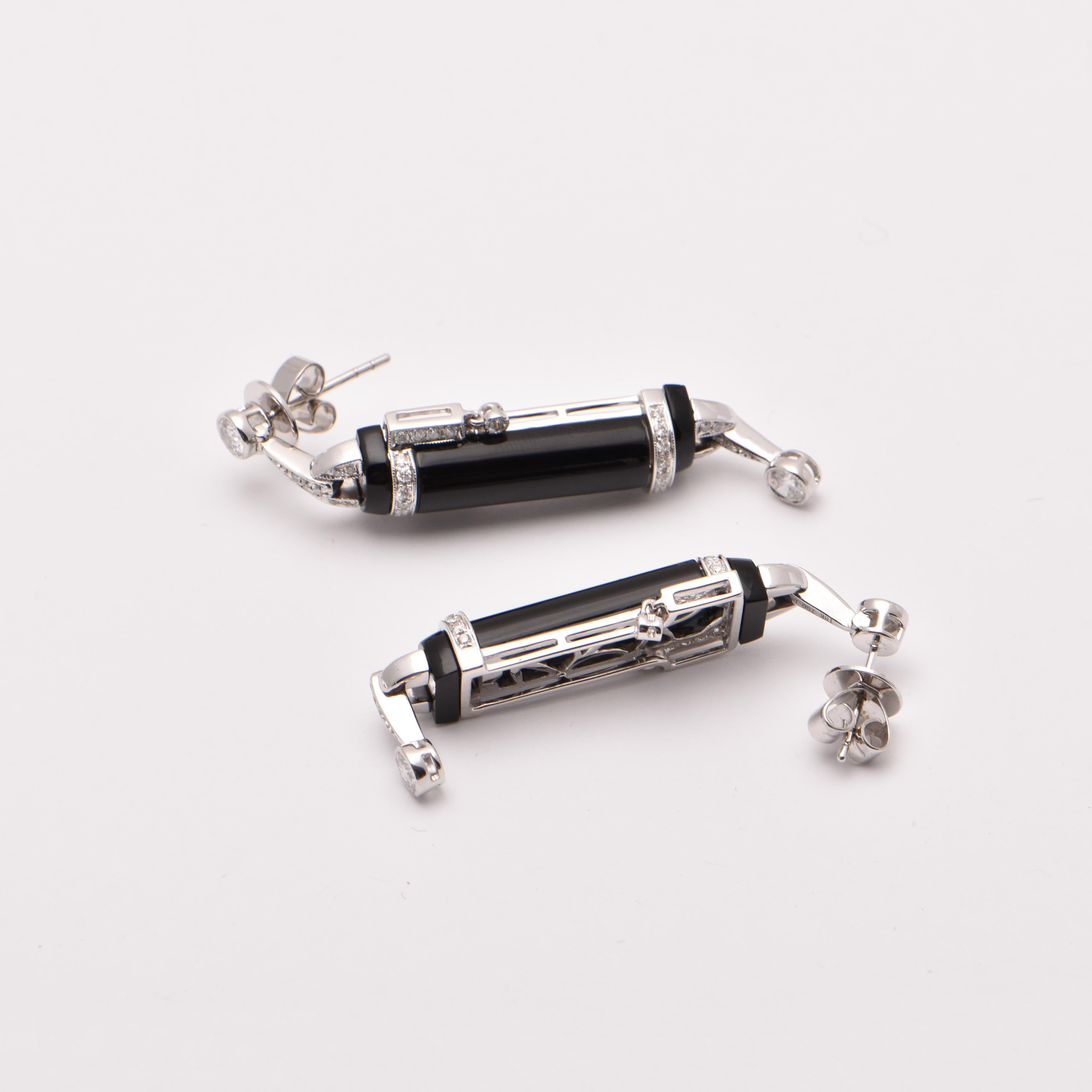 Women's or Men's Art Deco Style 1 Carat Diamond and Onyx Earrings in 18 Carat White Gold For Sale