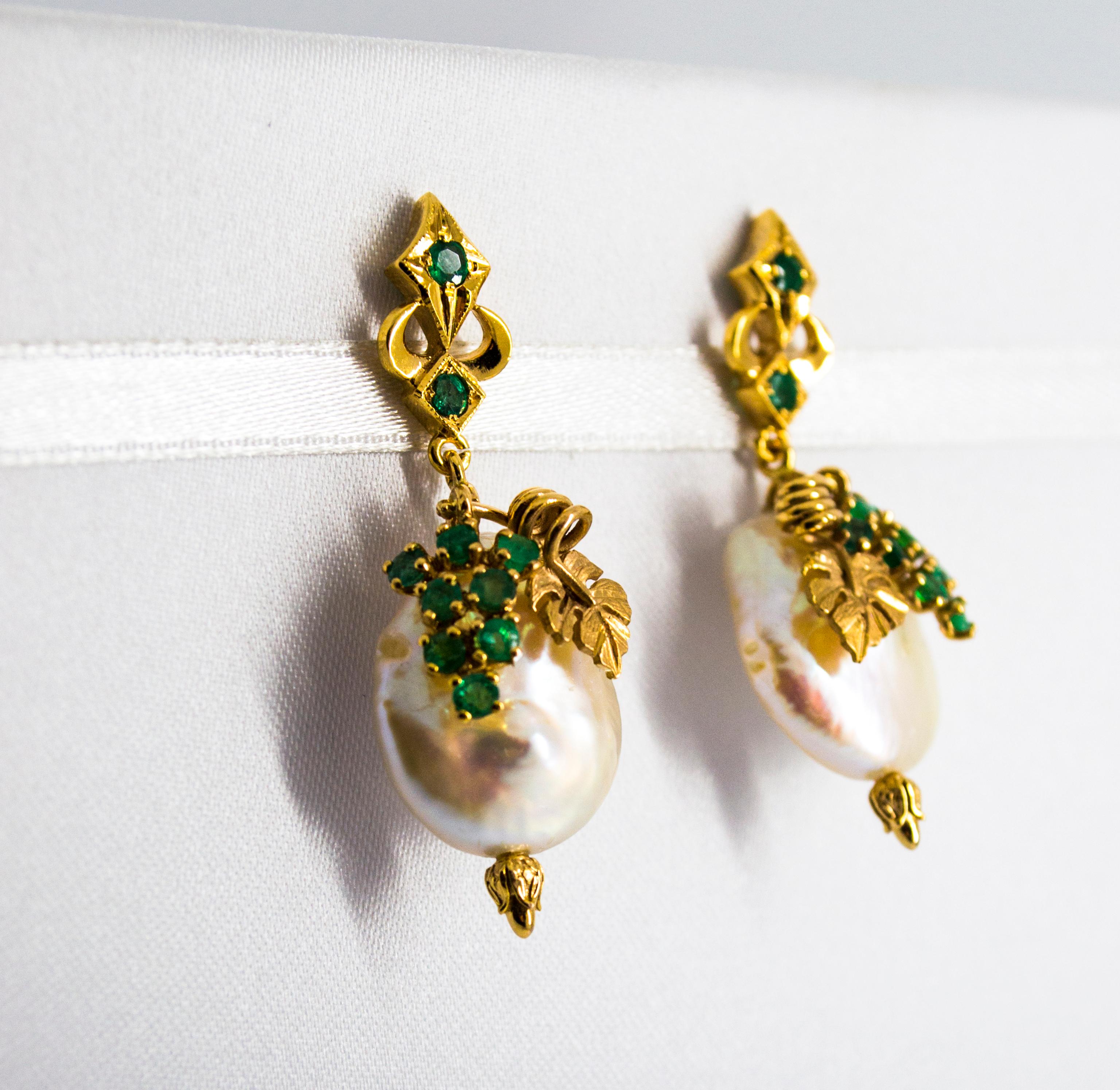 Taglio brillante Orecchini a pendente in oro giallo con perla smeraldo da 1,00 carati in stile Art Deco in vendita