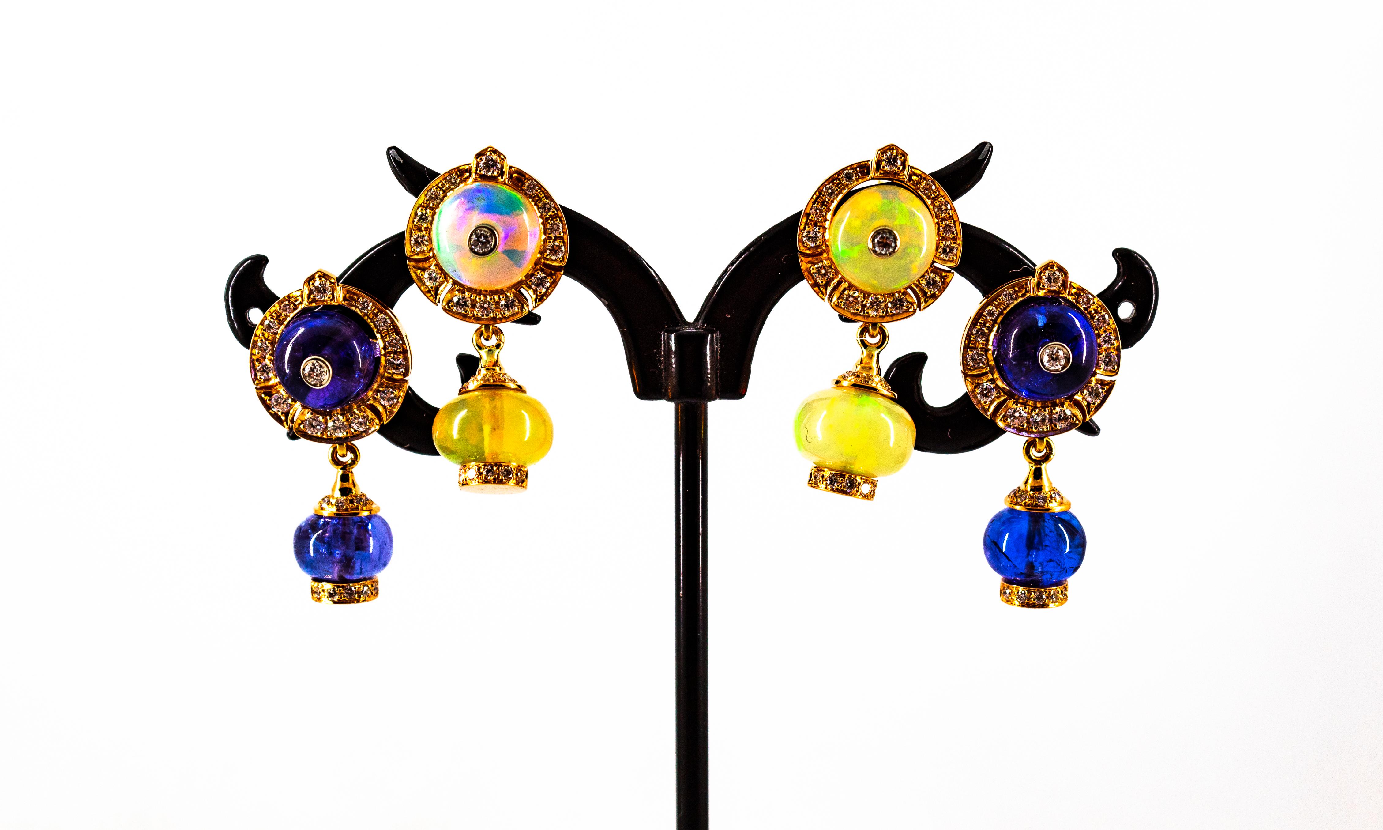 Taille brillant Clous d'oreilles en or jaune avec opale et diamants blancs de 10,45 carats, style Art déco en vente