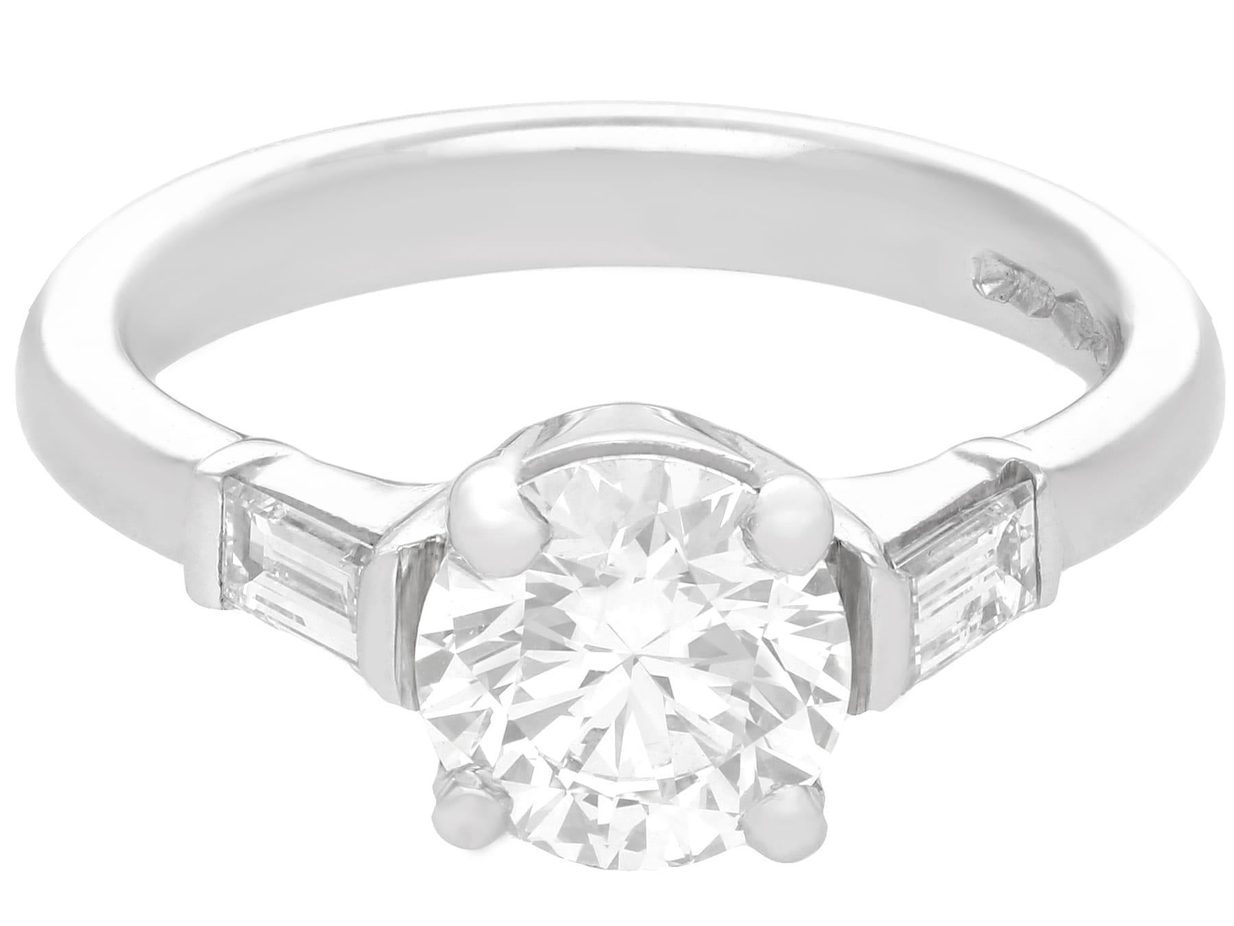 Taille ronde Bague de fiançailles solitaire de style Art Déco en platine et diamant de 1,05 carat en vente