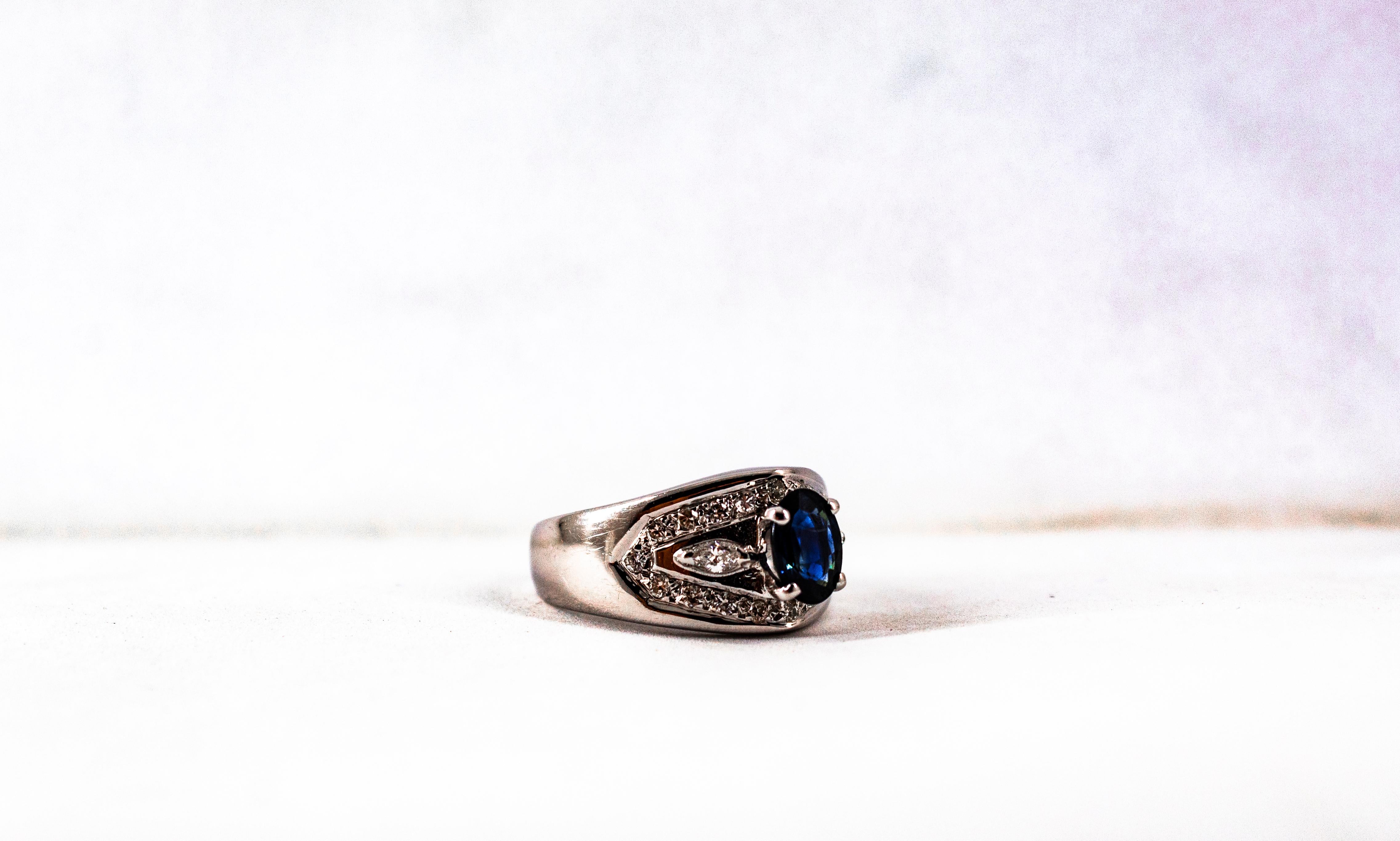 Bague en or blanc Art déco moderne avec diamant taille ronde de 1,05 carat et saphir bleu en vente 10