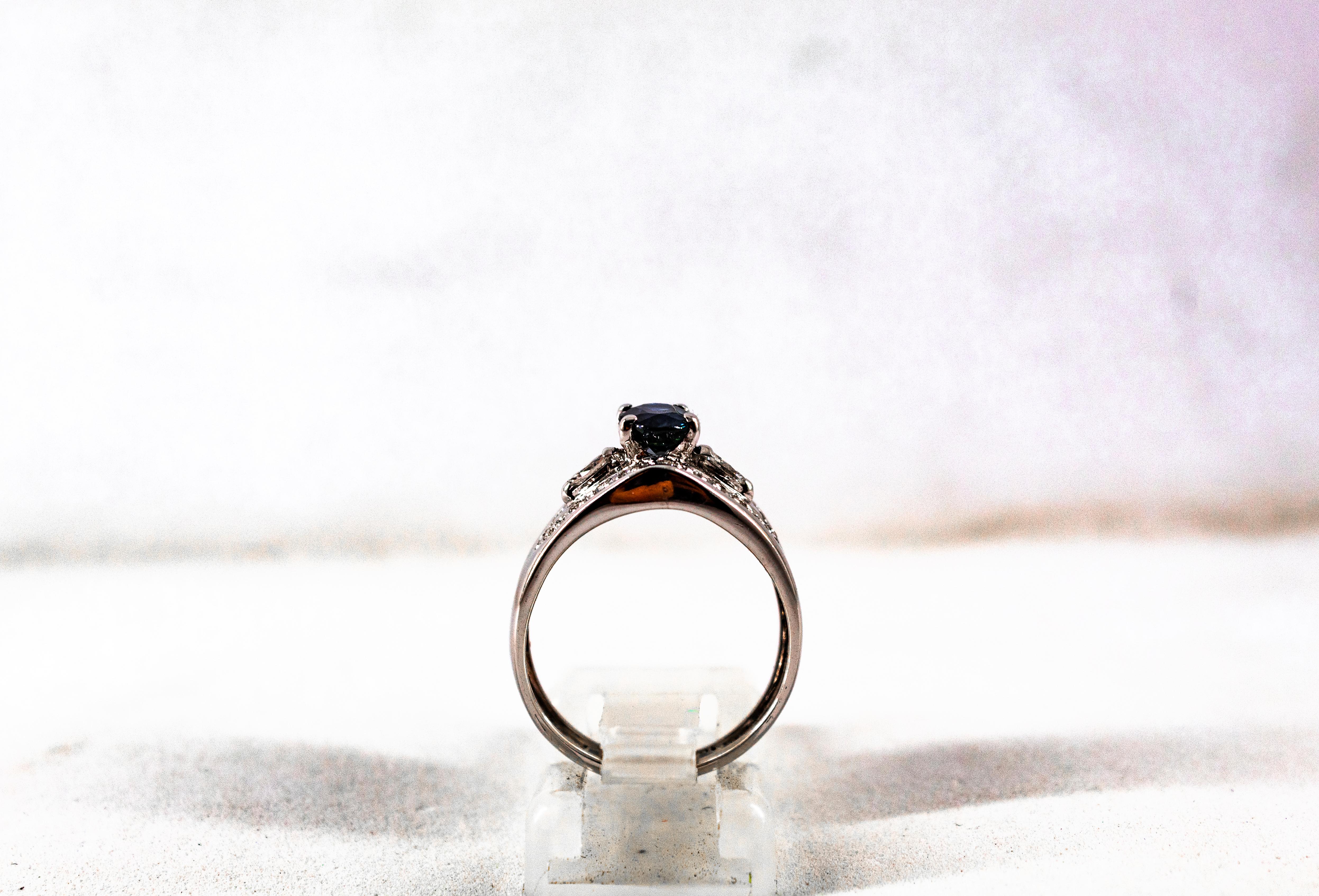Art Deco Style 1.05 Carat Modern Round Cut Diamond Blue Sapphire White Gold Ring For Sale 2