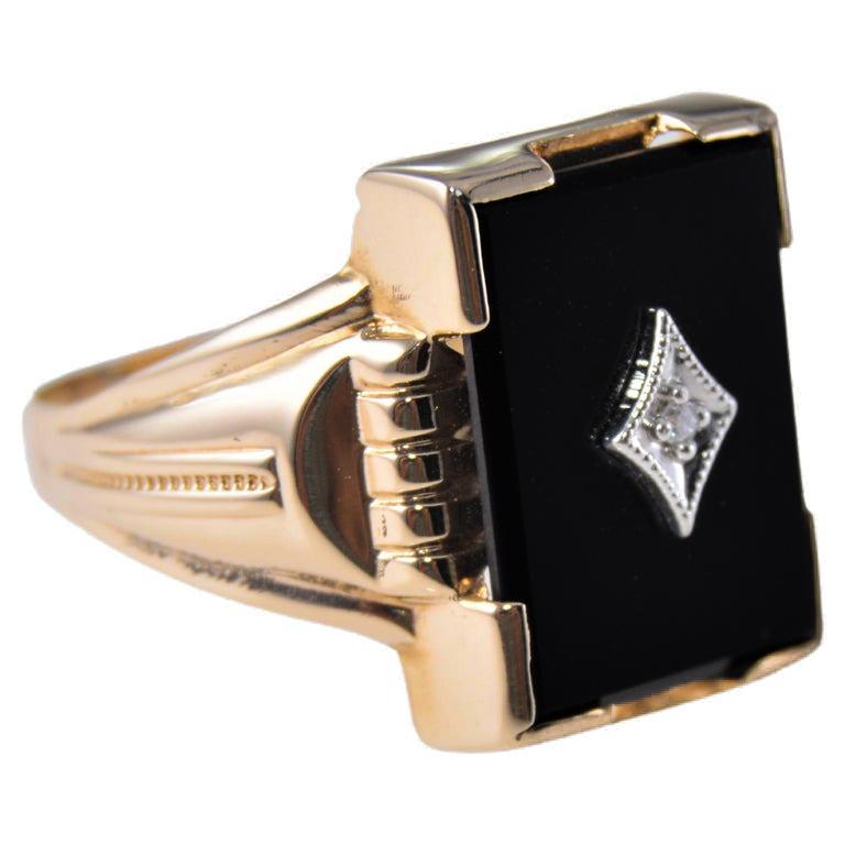 UNISEX RING
STYLE / REFERENCE: Art Deco Signet Ring
METAL / MATERIAL: 10Kt. Solid Gold with Onyx and Diamond Inset
CIRCA / YEAR: 1940's
SIZE: 10

This vintage Art Deco men's ring is 10Kt solid yellow gold. It is centered with a 16 x 12mm rectangular