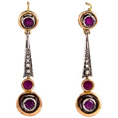 Gelbgold-Ohrringe mit Klappbrisur mit 1.10 Karat Rubin und weißen Diamanten im Art déco-Stil