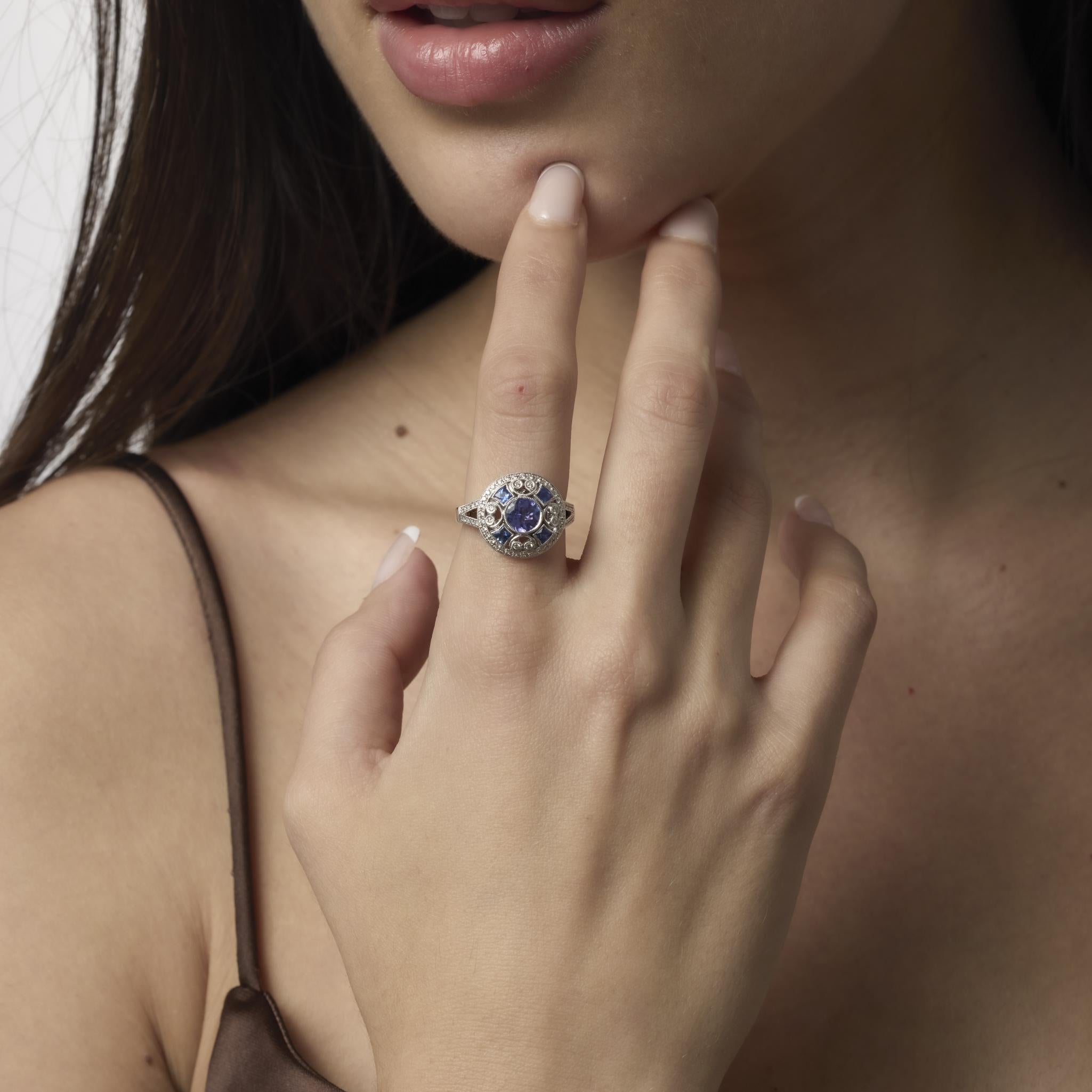 Anillo de cóctel de platino con diamante tanzanita de 1,10 quilates estilo Art Déco Corte redondo en venta