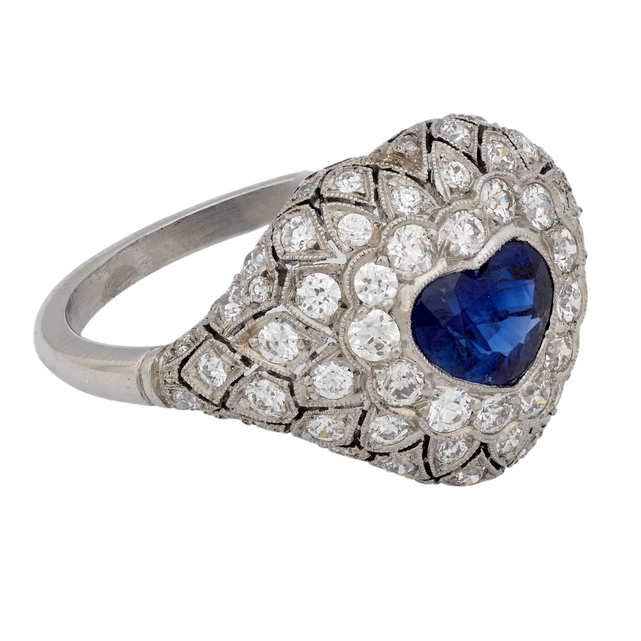 Taille cœur Bague bombe en platine de style Art Déco 1,14 carat saphir cœur diamant en vente