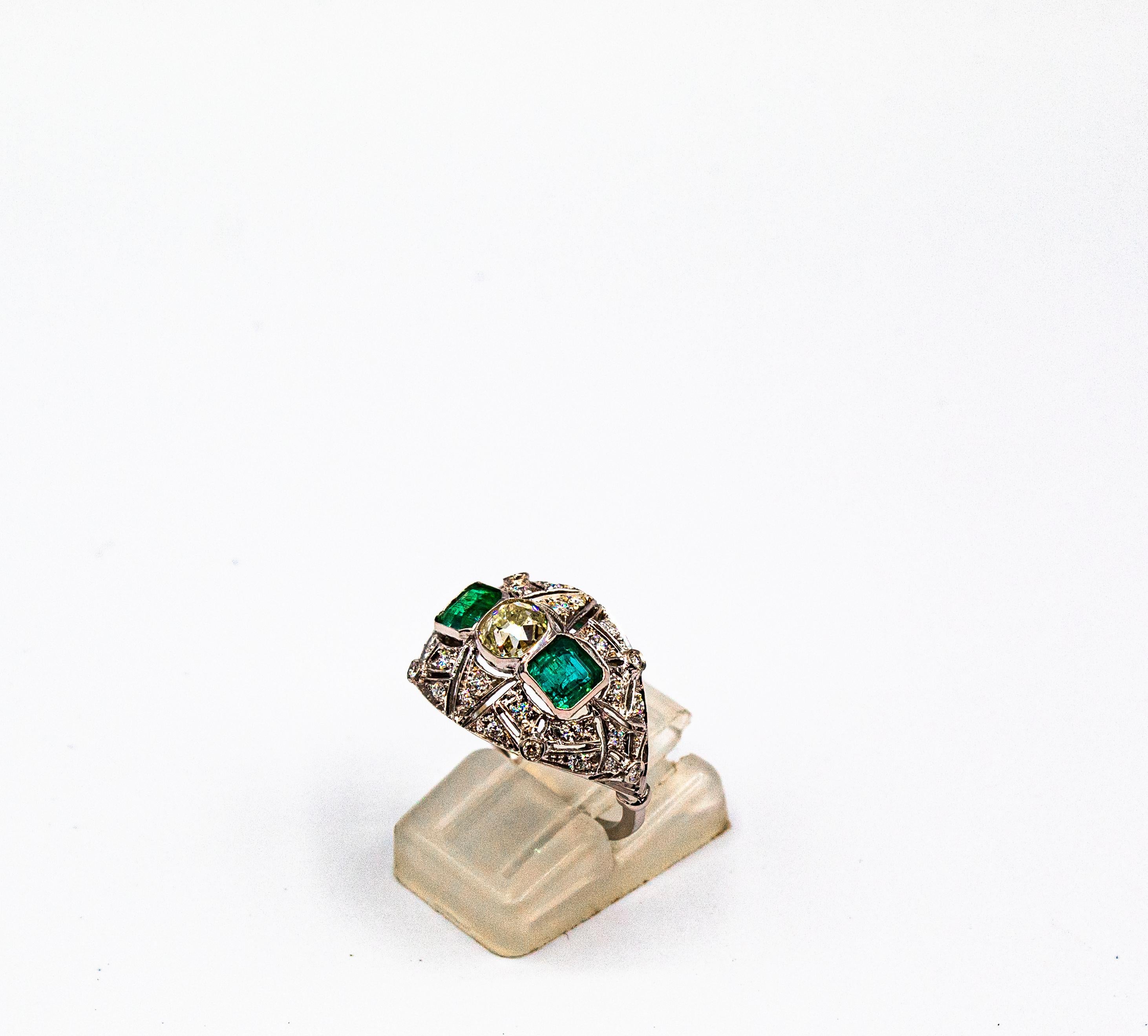 Art Deco Style 1.15 Carat White Diamond 1.27 Carat Emerald White Gold Ring In New Condition In Naples, IT